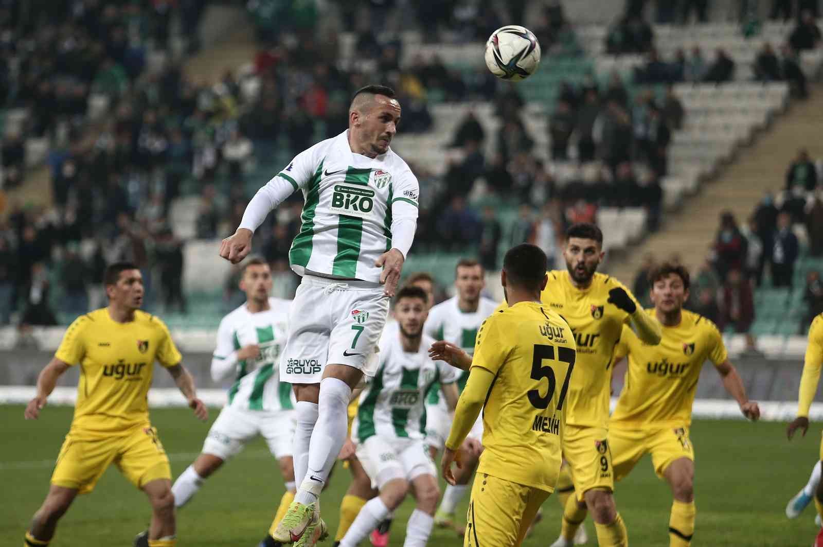 Bu sezon 10 yabancı futbolcuyu kadrosuna katan Bursaspor’da en çok süreyi Namiq Alasgarov aldı. Alasgarov’u Luka Capan ve Massimo Bruno takip ...