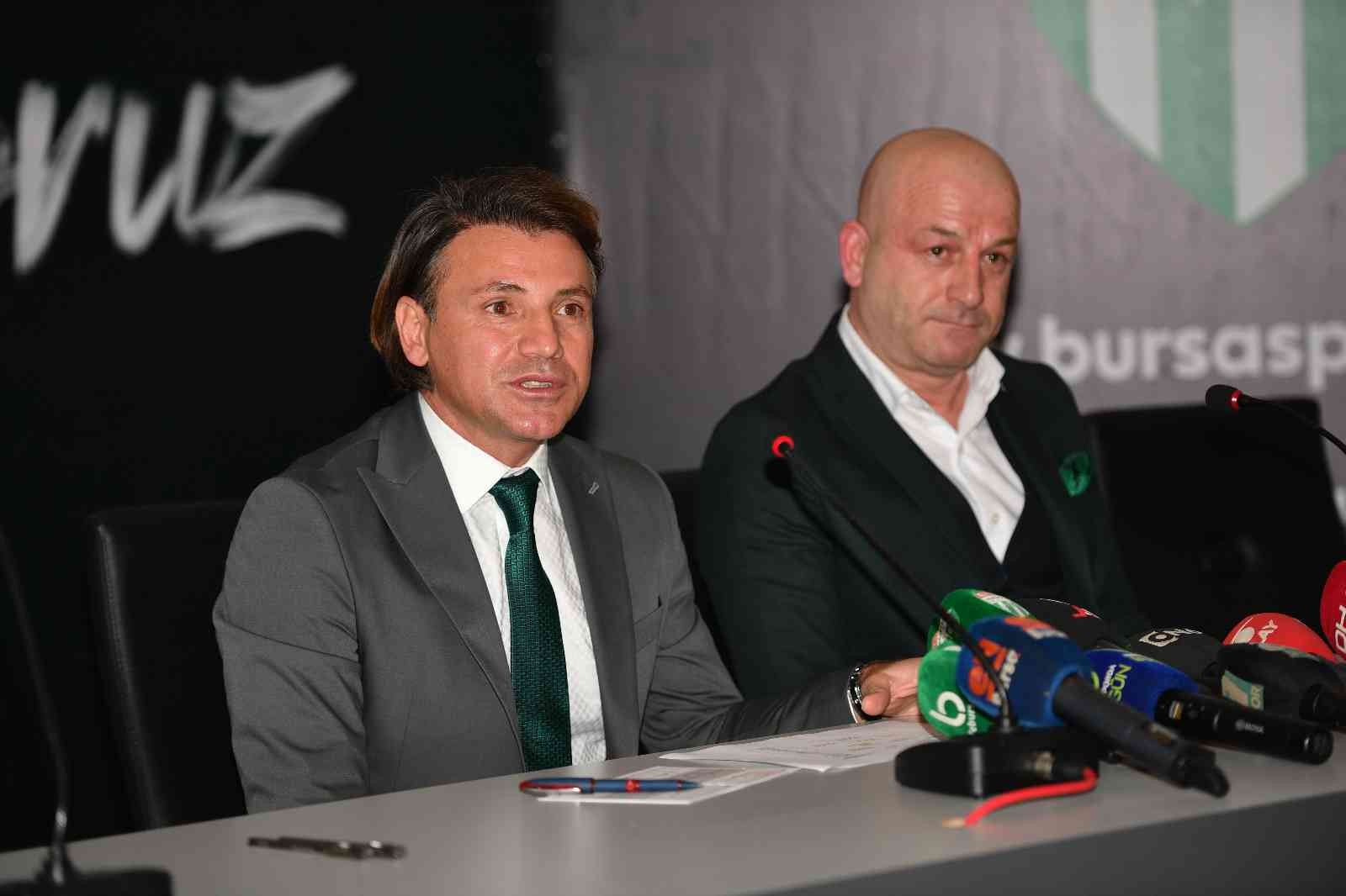 Bursaspor Kulübü, Teknik Direktör Tamer Tuna ile yollarını ayırdığını açıkladı. Bursaspor Kulübü’nde yine teknik direktör ayrılığı yaşandı. Yeşil ...