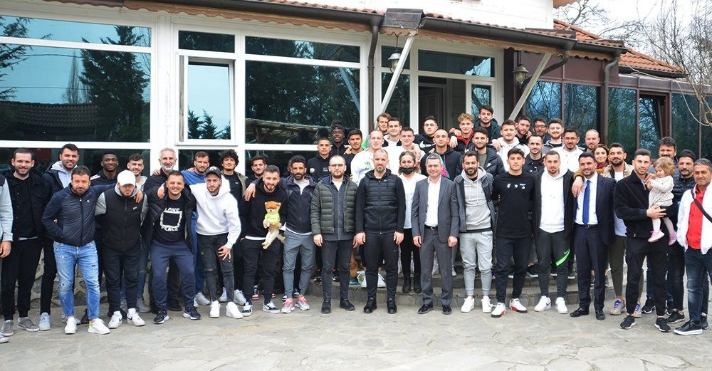 Bursaspor, Cumartesi günü karşılaşacağı Ankara Keçiörengücü maçı öncesi moral depoladı. Yeşil-beyazlı futbolcular, teknik heyet ve yönetim, bu ...