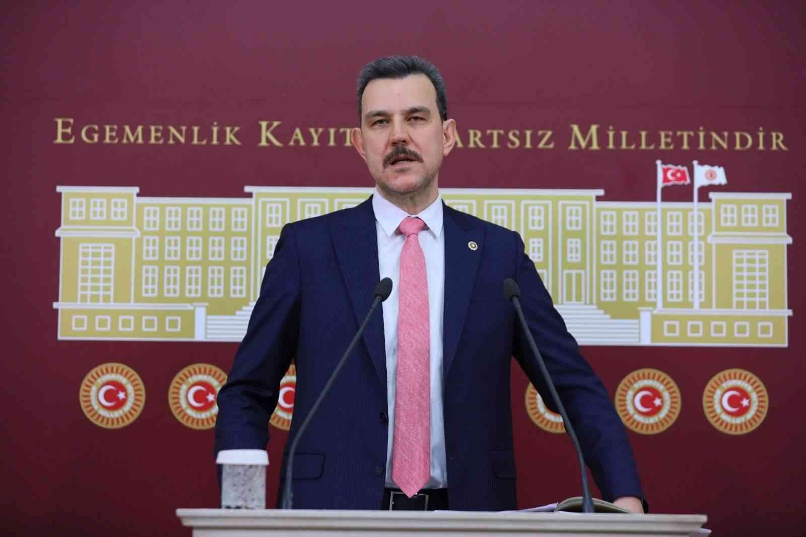 Ak Parti Bursa Milletvekili Mustafa Esgin, büyükşehirler arasında en ekonomik toplu ulaşımın Bursa’da olduğunu belirterek, pandemi döneminde ...