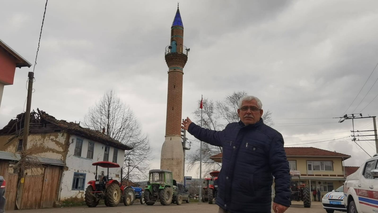 Bursa’nın İnegöl ilçesinde bulunan camisiz minare, görenleri hayrete düşürürken, Kaymakam Eren Arslan, minarenin daha elverişli hale gelmesi için ...