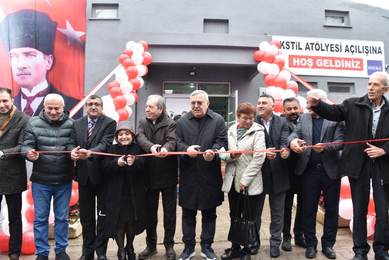 Çanakkale’nin Çan ilçesinde, Çan Belediyesi öncülüğünde tekstil atölyesi açıldı. Çan Belediyesi bünyesinde açıldığı ilk andan itibaren 30 kadına ...