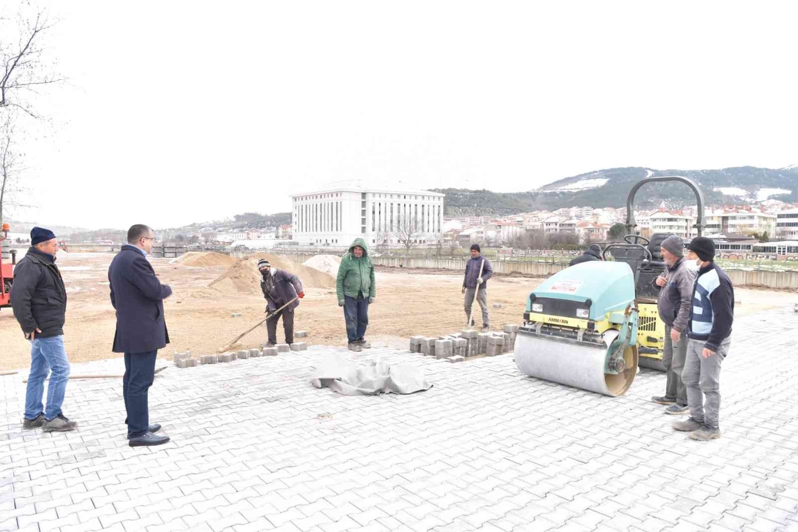 Çanakkale’nin Çan ilçesinde Kocabaş çayı kenarı güzelleştirme çalışmaları sürüyor. Çan Belediye Başkanı Bülent Öz, Kocabaş çayı kenarı ...