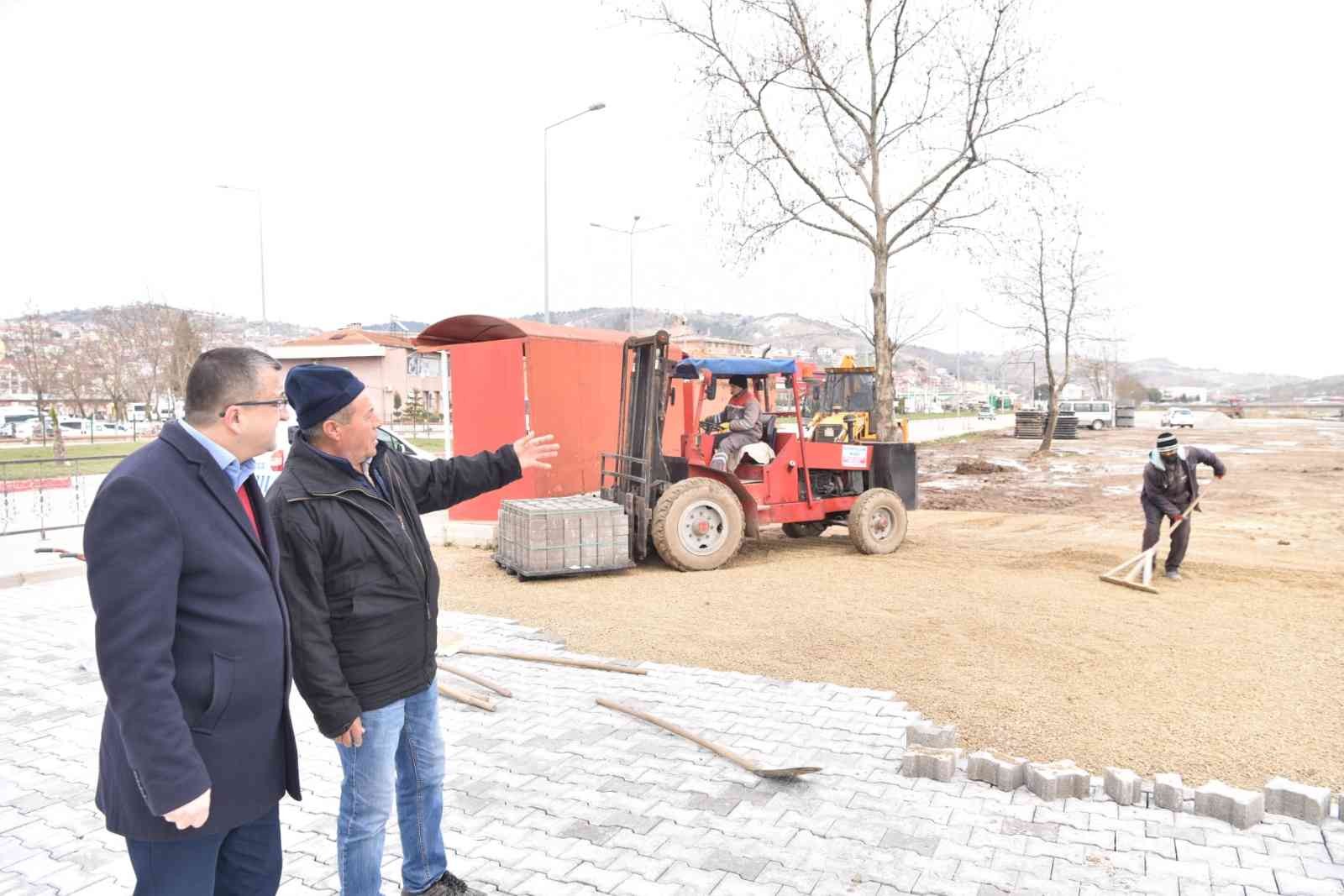 Çanakkale’nin Çan ilçesinde Kocabaş çayı kenarı güzelleştirme çalışmaları sürüyor. Çan Belediye Başkanı Bülent Öz, Kocabaş çayı kenarı ...