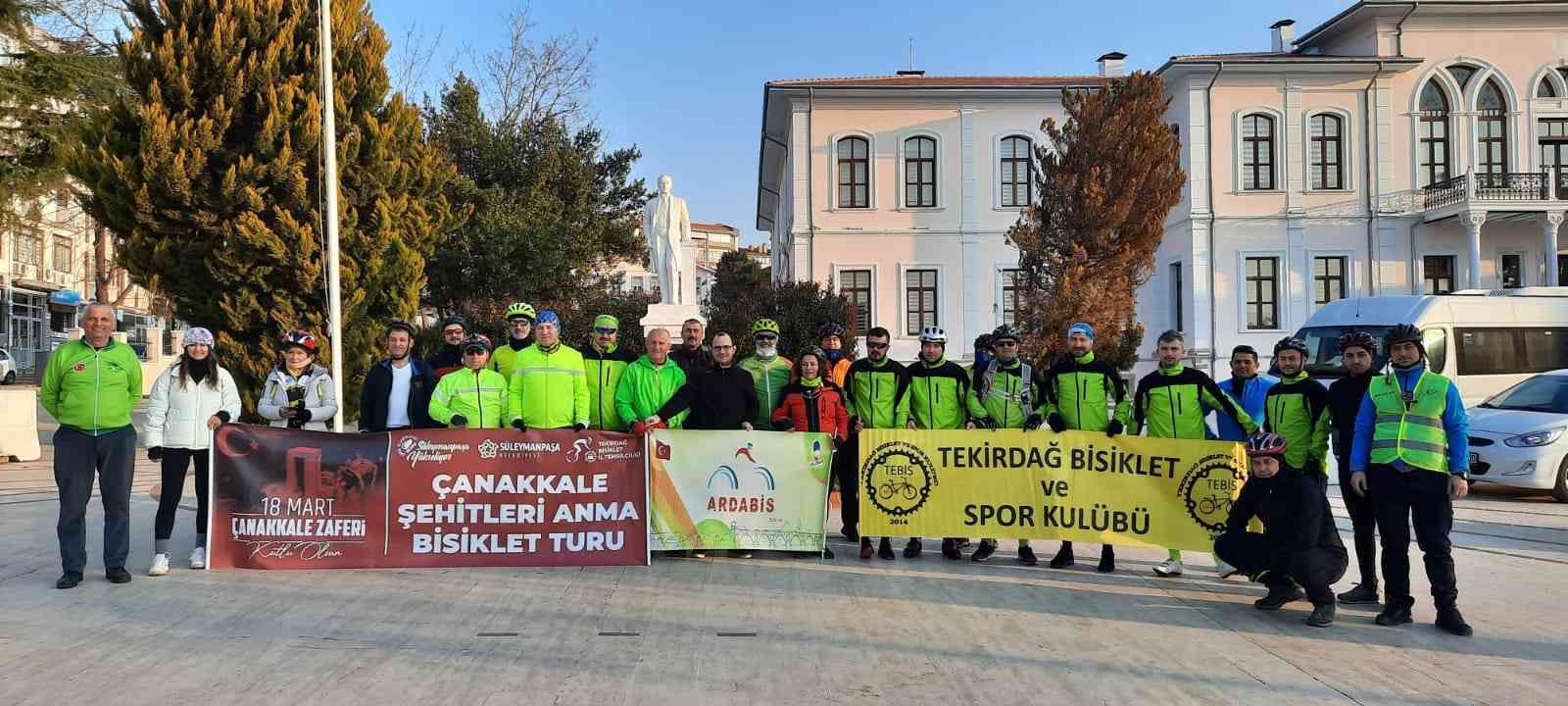 Tekirdağlı bisiklet severler tarafından düzenlenen ve artık geleneksel hale gelen ’Çanakkale Tekirdağ’dan Başlar Şehitleri Anma Bisiklet Turu’ 32 ...