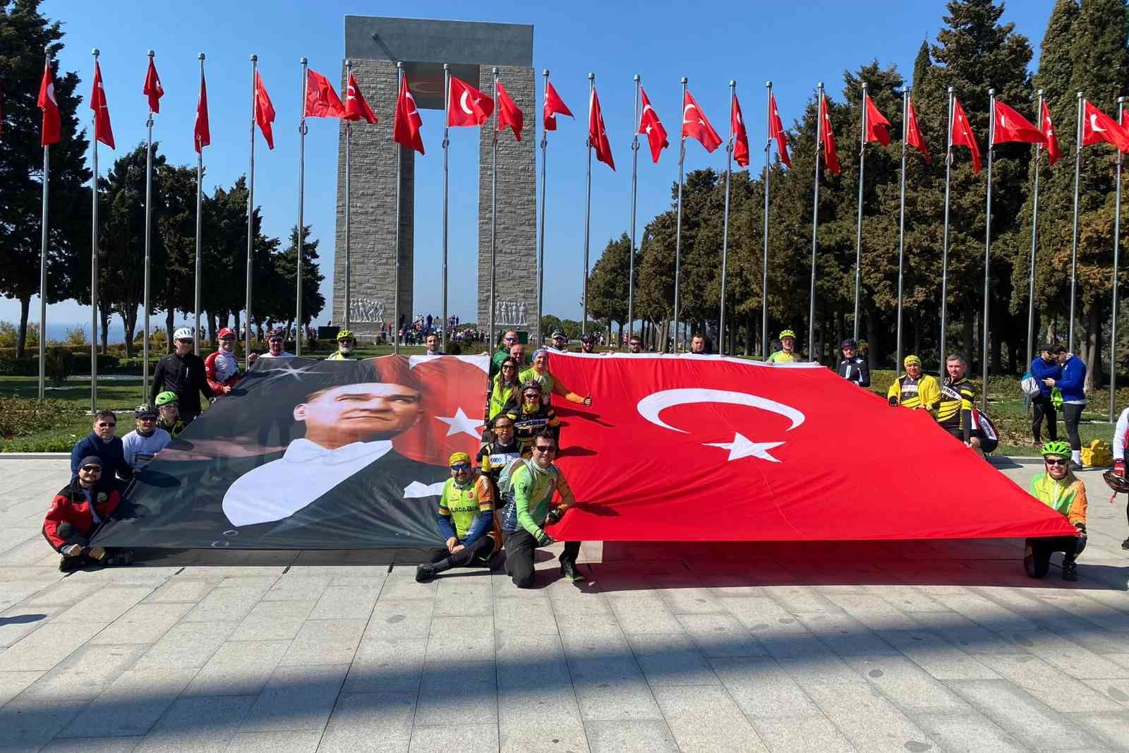 Tekirdağlı bisiklet severler tarafından düzenlenen ve artık geleneksel hale gelen ’Çanakkale Tekirdağ’dan Başlar Şehitleri Anma Bisiklet Turu’ 32 ...