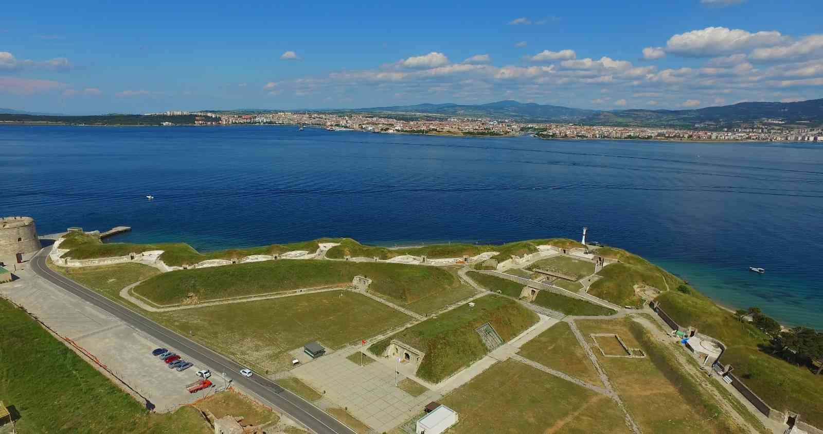 Çanakkale Savaşları sırasında 4. Ağır Topçu Alayı’nın karargah merkezi olan Namazgah Tabyalarının sur duvarlarının restorasyon çalışmaları ...