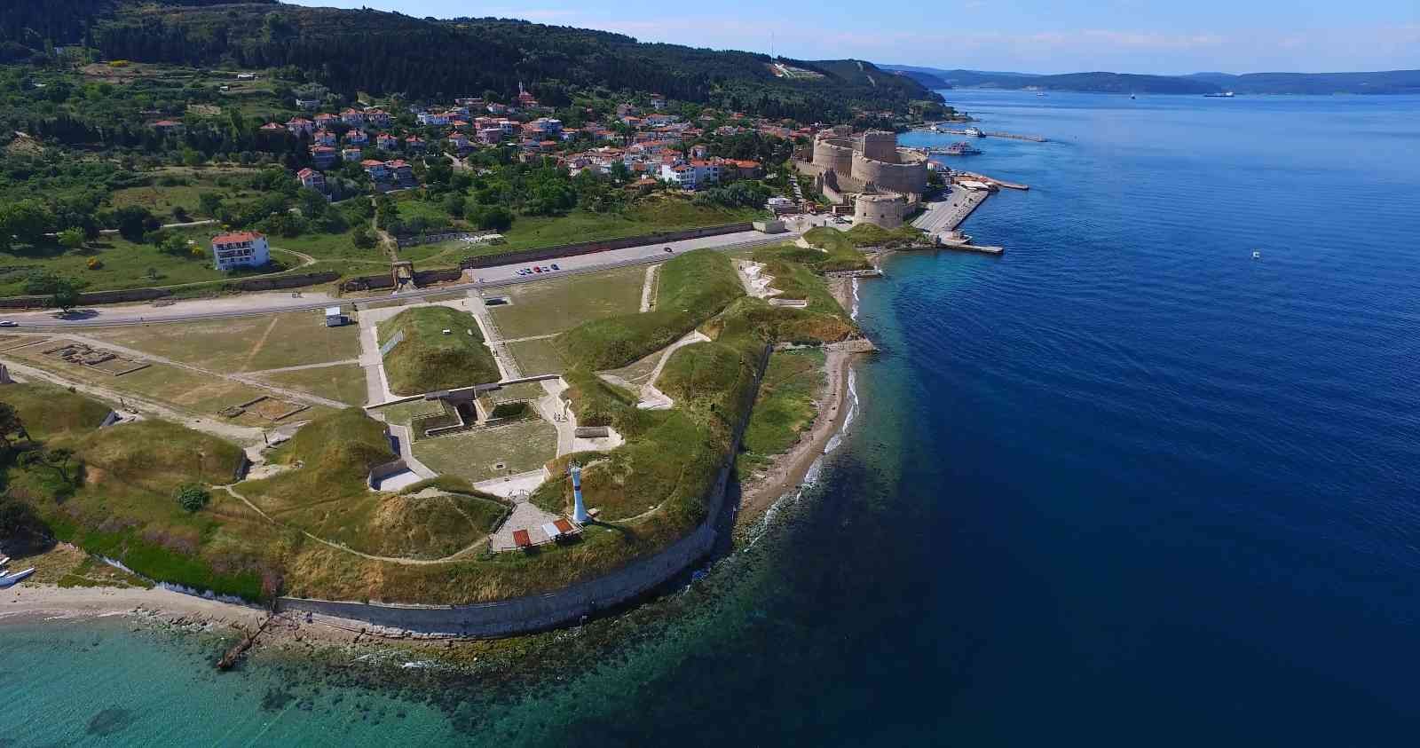 Çanakkale Savaşları sırasında 4. Ağır Topçu Alayı’nın karargah merkezi olan Namazgah Tabyalarının sur duvarlarının restorasyon çalışmaları ...