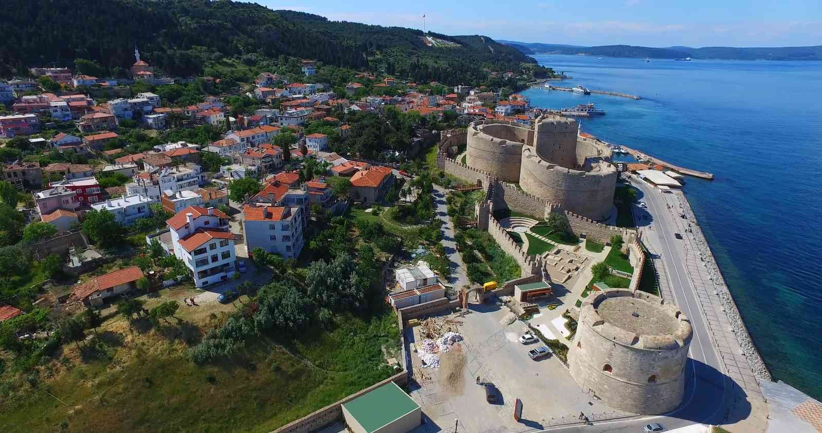 Çanakkale Savaşları sırasında 4. Ağır Topçu Alayı’nın karargah merkezi olan Namazgah Tabyalarının sur duvarlarının restorasyon çalışmaları ...