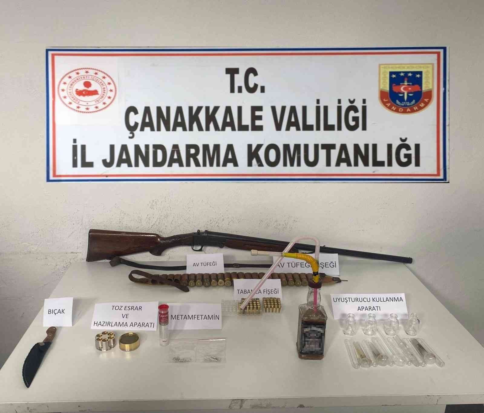 Çanakkale İl Jandarma Komutanlığı ekiplerince, Çanakkale ve Balıkesir’de eş zamanlı gerçekleştirilen uyuşturucu operasyonunda 15 şüpheli ...