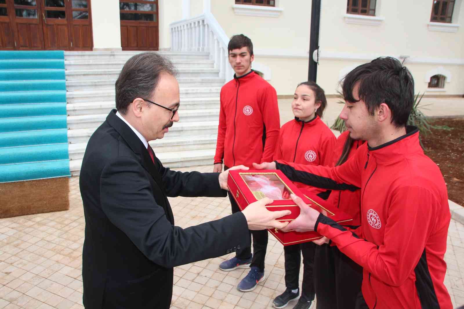 Çanakkale Deniz Zaferi‘nin 107’inci yıldönümü dolayısıyla Cumhurbaşkanı Recep Tayyip Erdoğan’a teslim edilmek üzere önceki gün Gelibolu ...