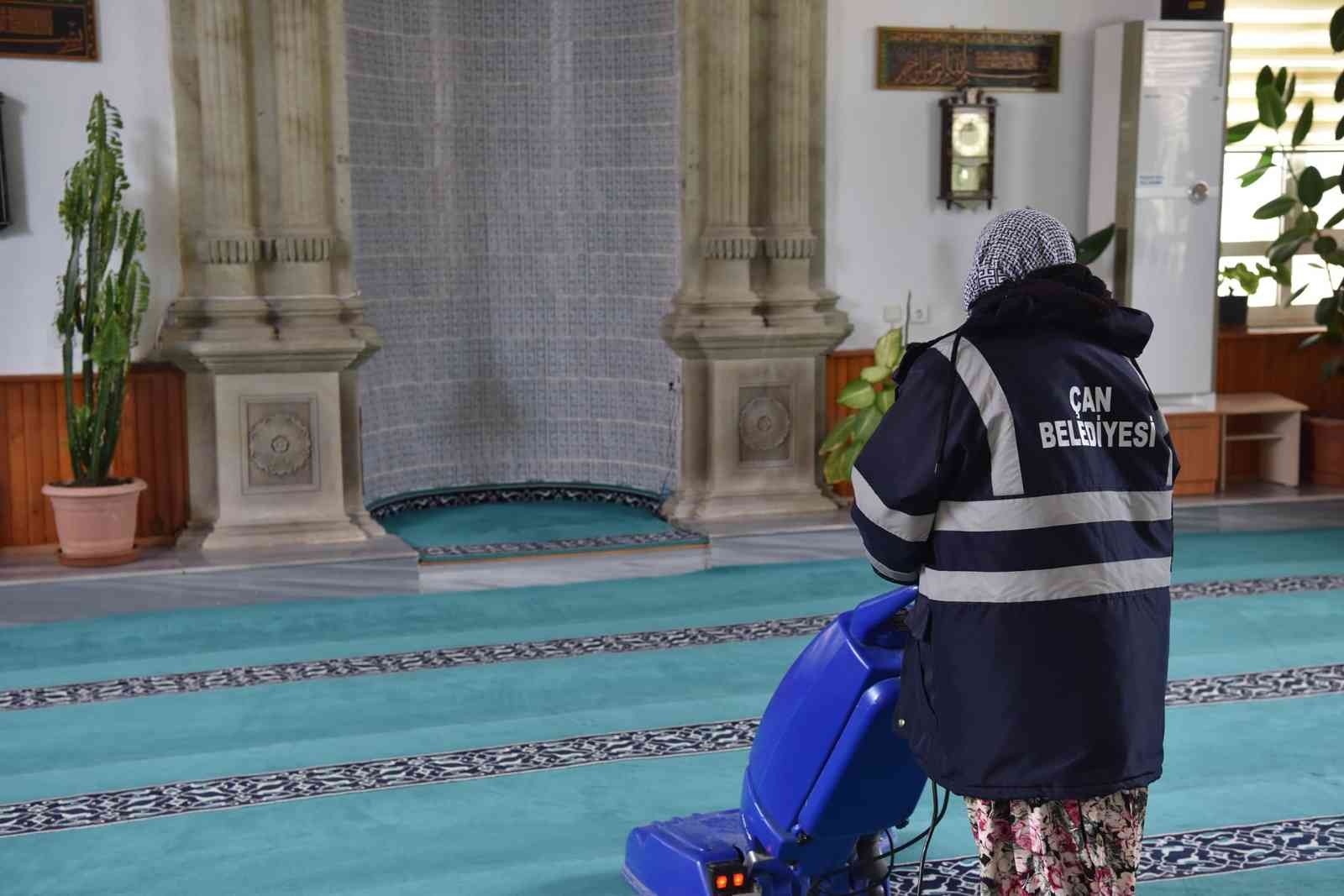 Çanakkale’nin Çan ilçesinde ibadethaneler Ramazan ayına hazırlanıyor. Çan Belediyesi Temizlik İşleri Müdürlüğü tarafından ibadethanelerin iç ve ...