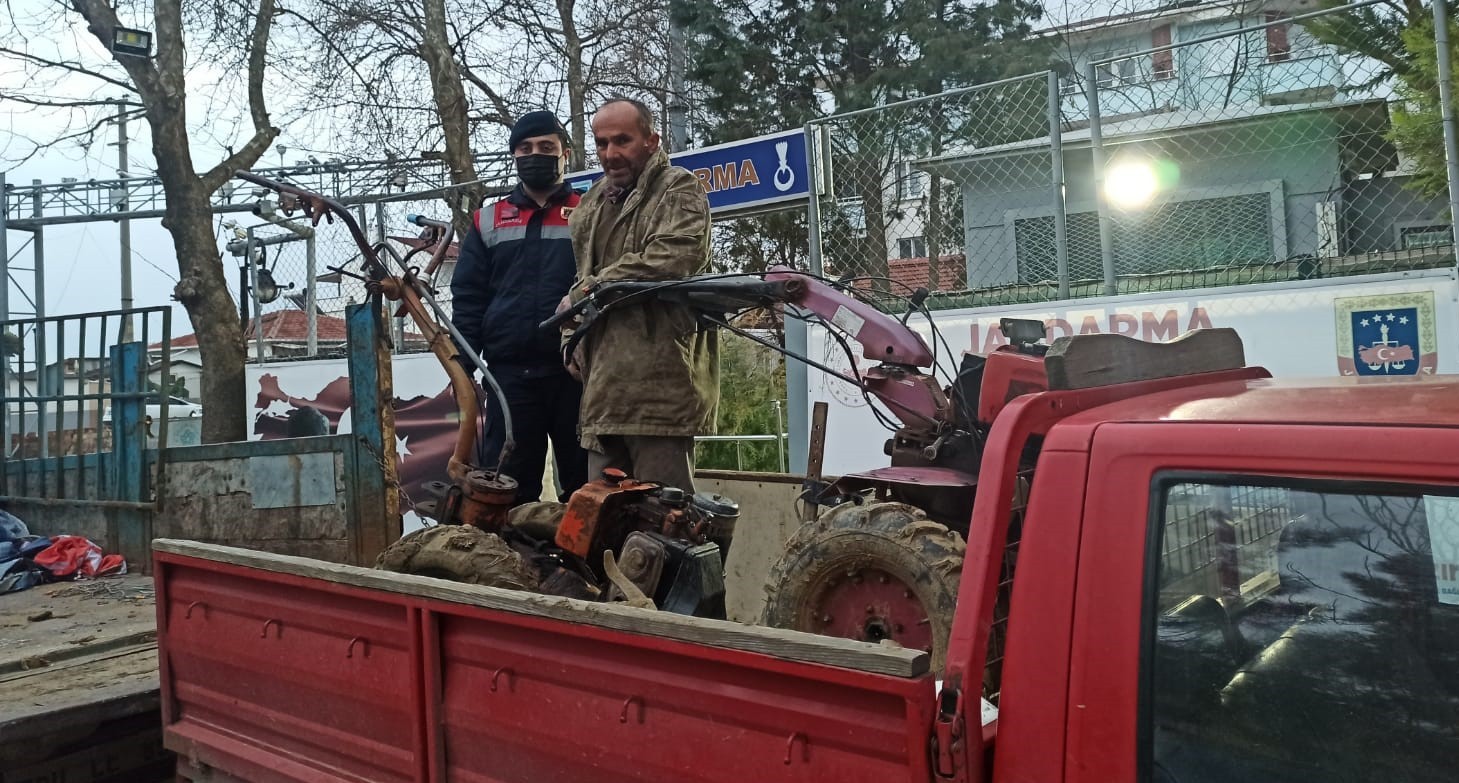 Tekirdağ’ın Süleymanpaşa ilçesinde çalınan 25 bin TL değerindeki çapa motorları Kapaklı’da bulundu. Süleymanpaşa ilçesi Kumbağ Mahallesi’nde R.Ş ...