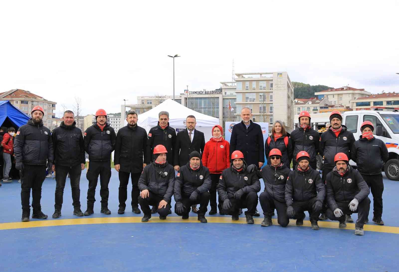 Çekmeköy Belediyesi Arama Kurtarma Ekibi 1-7 Mart Deprem Haftası kapsamında yaptığı gerçeğini aratmayan tatbikatlarla binlerce vatandaşı ...