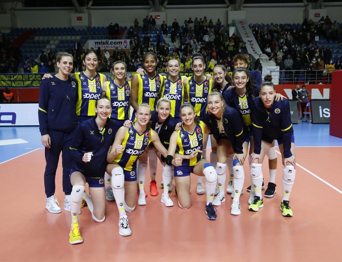 2022 CEV Şampiyonlar Ligi yarı final eşleşmesinin ilk maçında VakıfBank, yarın saat 19.00’da Fenerbahçe’yi konuk edecek. 2022 CEV Şampiyonlar ...