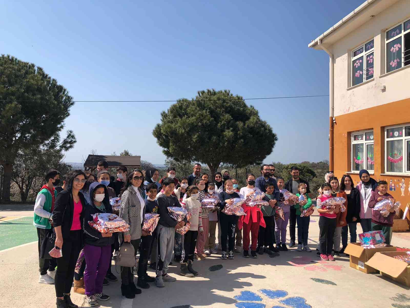 Çanakkale Onsekiz Mart Üniversitesi (ÇOMÜ), Kurumsal İletişim Koordinatörlüğü Sosyal Sorumluluk Birimi faaliyetleri çerçevesinde sürdürülen ...