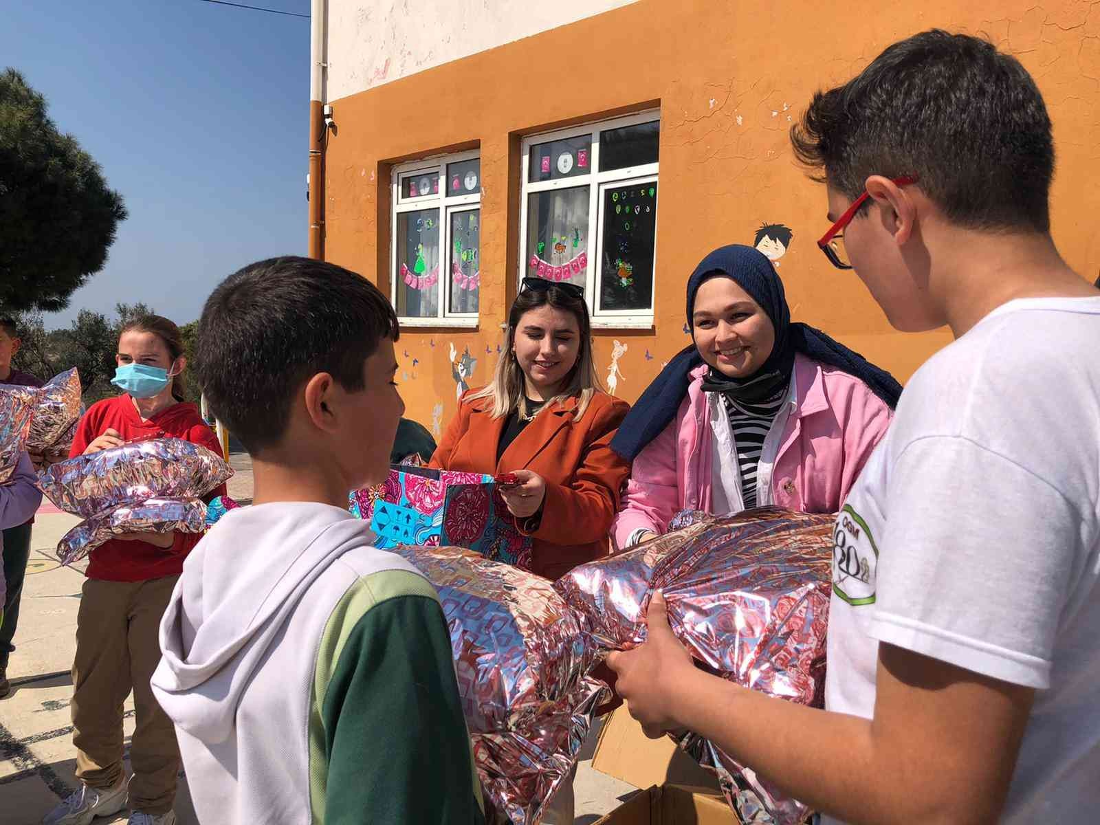 Çanakkale Onsekiz Mart Üniversitesi (ÇOMÜ), Kurumsal İletişim Koordinatörlüğü Sosyal Sorumluluk Birimi faaliyetleri çerçevesinde sürdürülen ...