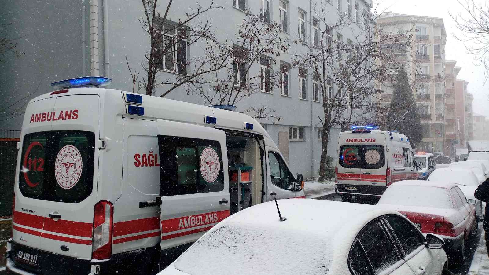 Tekirdağ’ın Çorlu ilçesinde aralarında çıkan alacak verecek tartışma sonrası F.Ç., üvey teyzesini 12 yerinden bıçaklayarak öldürdü eşini de aynı ...