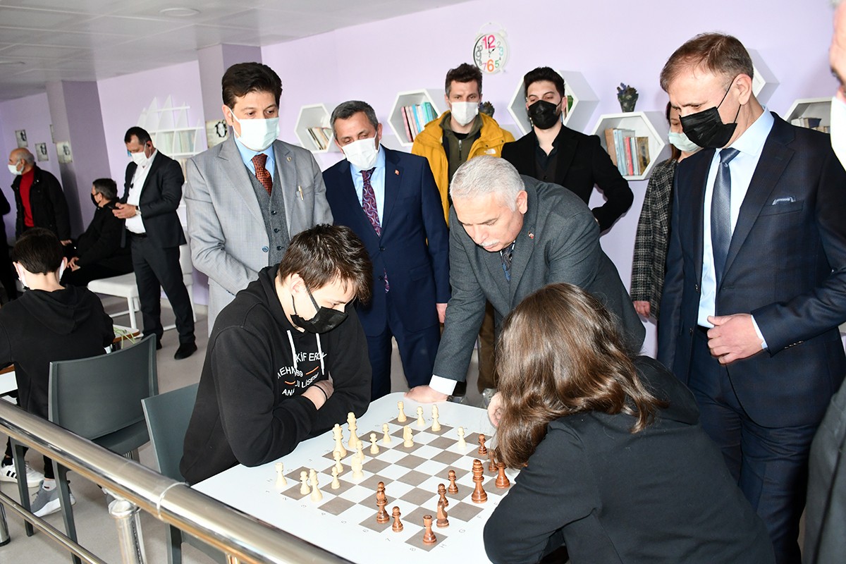 Çorlu’da eğitim-öğretim veren kurumlar arasında yer alan Mehmet Akif Ersoy Anadolu Lisesi’nde kurulan kütüphanenin açılışı yapıldı. Tekirdağ ...