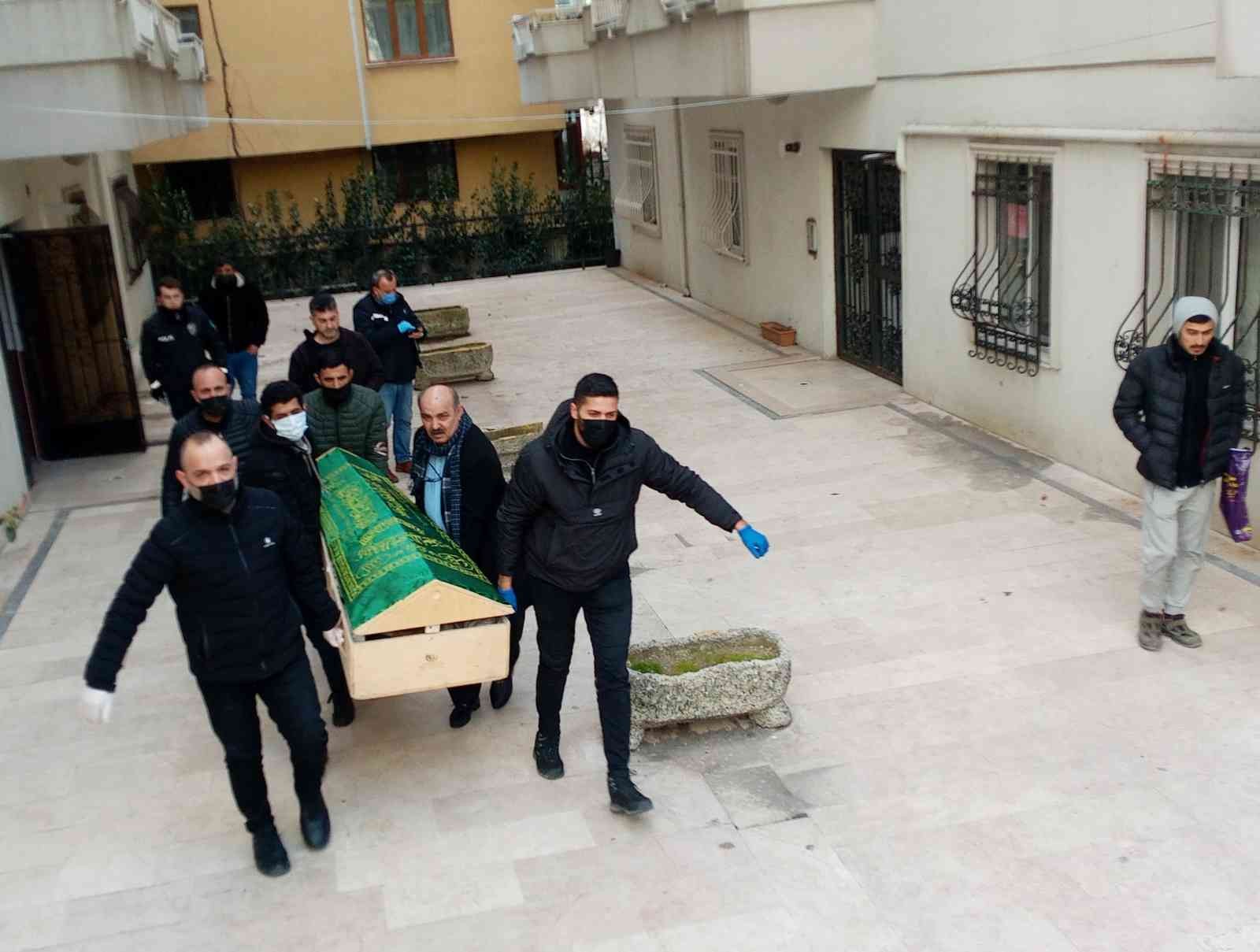 Tekirdağ Çorlu’da yaklaşık 3 gündür haber alınamayan 40 yaşındaki elektrik işçisi, evinde ölü bulundu. Olay, Muhittin Mahallesi Nakış Sokak’taki ...