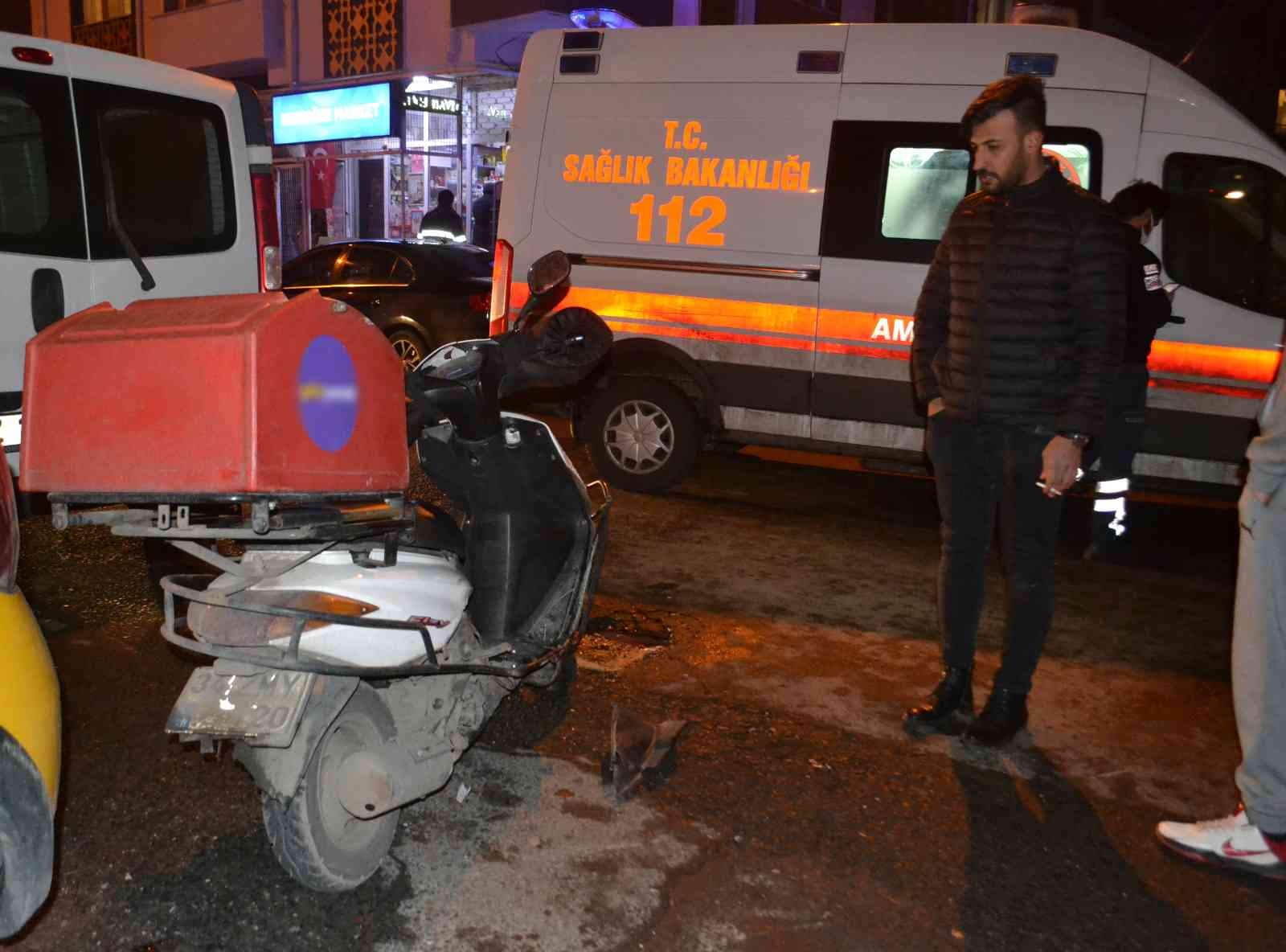 Tekirdağ’ın Çorlu ilçesinde otomobille çarpışan motosikletli kurye yaralandı. Kaza, cumartesi gecesi Muhittin Mahallesi Bağlariçi 1. Sokak’ta ...