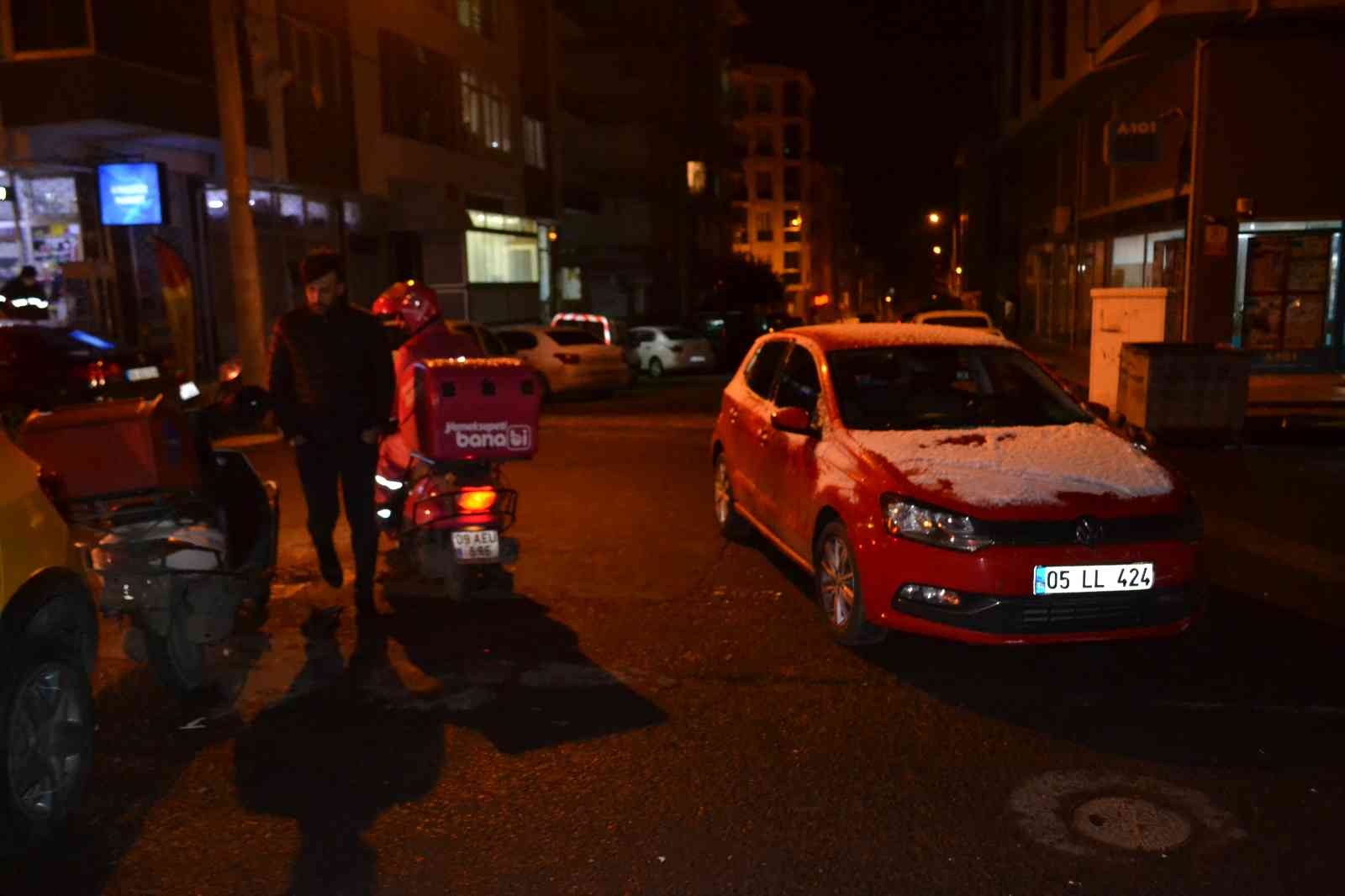 Tekirdağ’ın Çorlu ilçesinde otomobille çarpışan motosikletli kurye yaralandı. Kaza, cumartesi gecesi Muhittin Mahallesi Bağlariçi 1. Sokak’ta ...