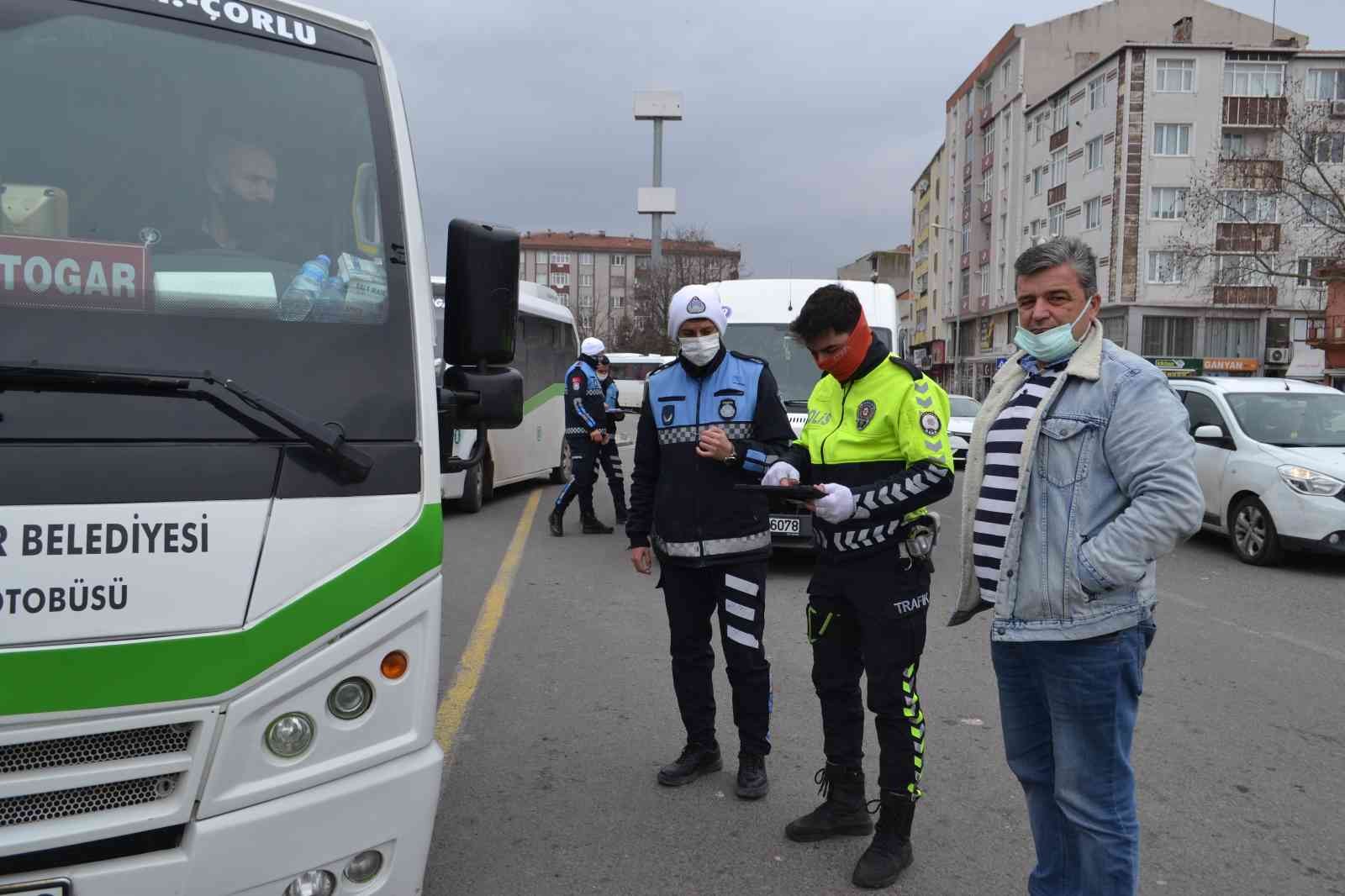 Tekirdağ’ın Çorlu ilçesinde polis ve büyük şehir zabıtası tarafından şehir içi yolcu taşımacılığı yapan minibüsler ile M plakalı minibüsler ...