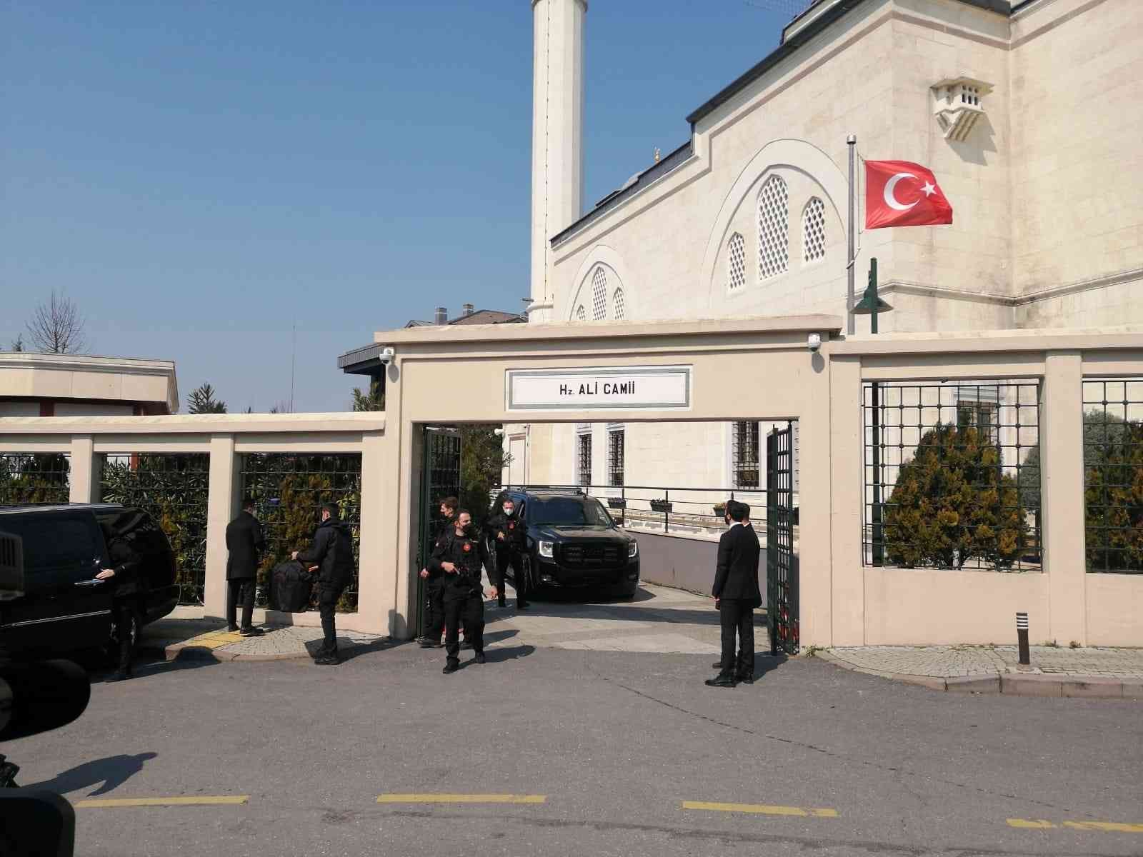 Cumhurbaşkanı Recep Tayyip Erdoğan, cuma namazını Üsküdar’daki Hz. Ali Camii’nde kıldı. Namazın ardından Cumhurbaşkanı Erdoğan, Tokat Havalimanı ...