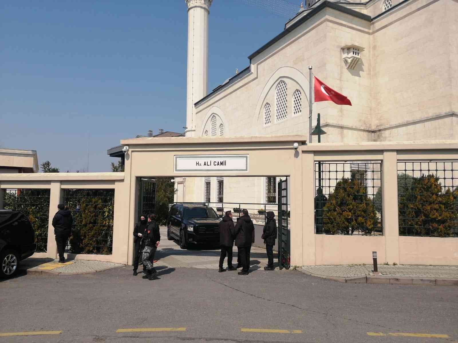 Cumhurbaşkanı Recep Tayyip Erdoğan, cuma namazını Üsküdar’daki Hz. Ali Camii’nde kıldı. Namazın ardından Cumhurbaşkanı Erdoğan, Tokat Havalimanı ...