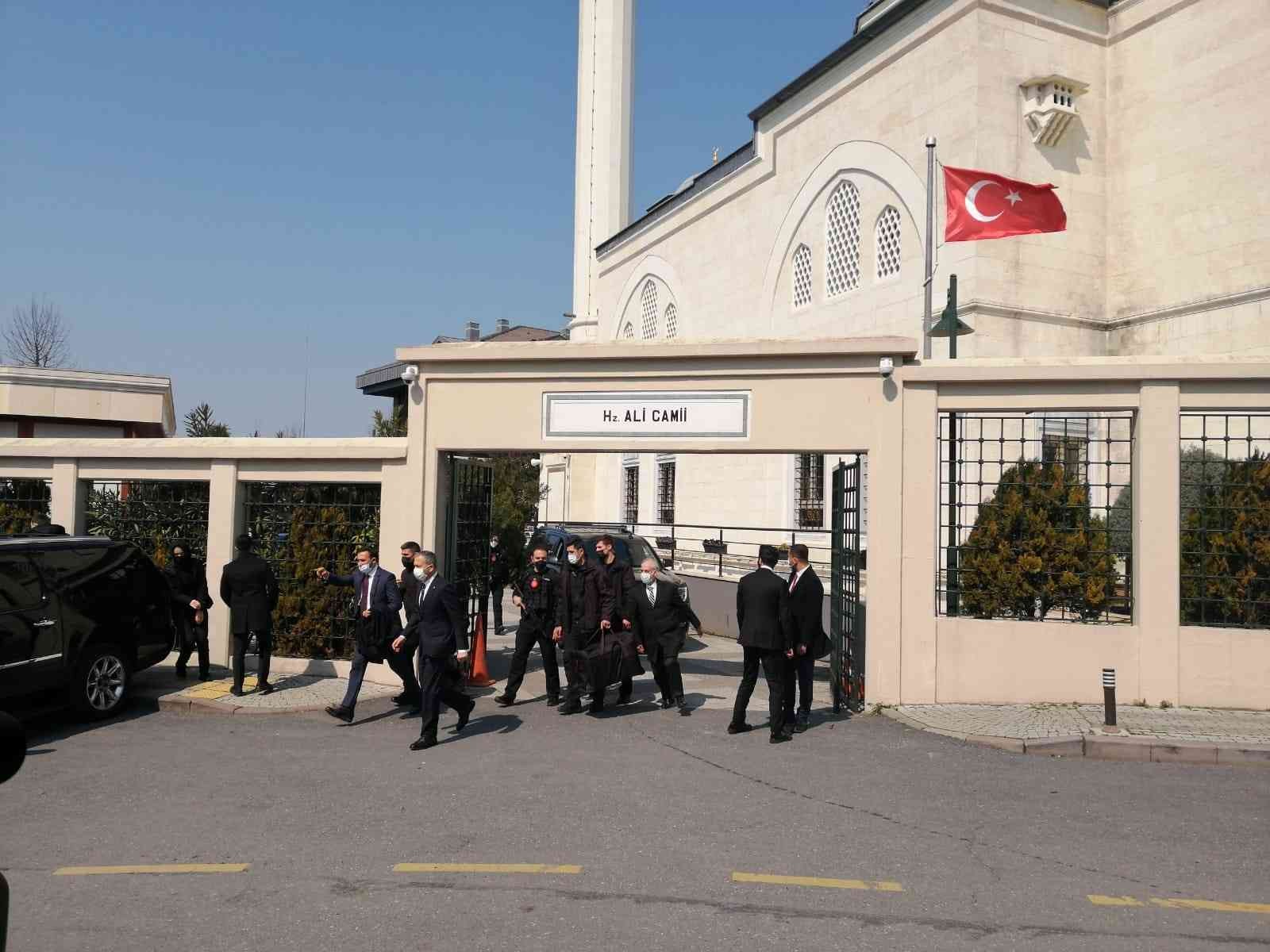 Cumhurbaşkanı Recep Tayyip Erdoğan, cuma namazını Üsküdar’daki Hz. Ali Camii’nde kıldı. Namazın ardından Cumhurbaşkanı Erdoğan, Tokat Havalimanı ...