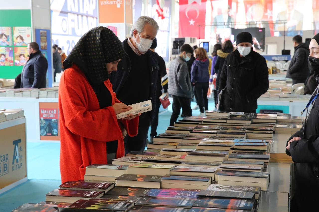 Kocaeli’nin Darıca ilçesinde ikincisi gerçekleştirilen kitap fuarına öğrenciler yoğun ilgi gösterdi. Darıca Belediye Başkanı Muzaffer Bıyık’ın ...