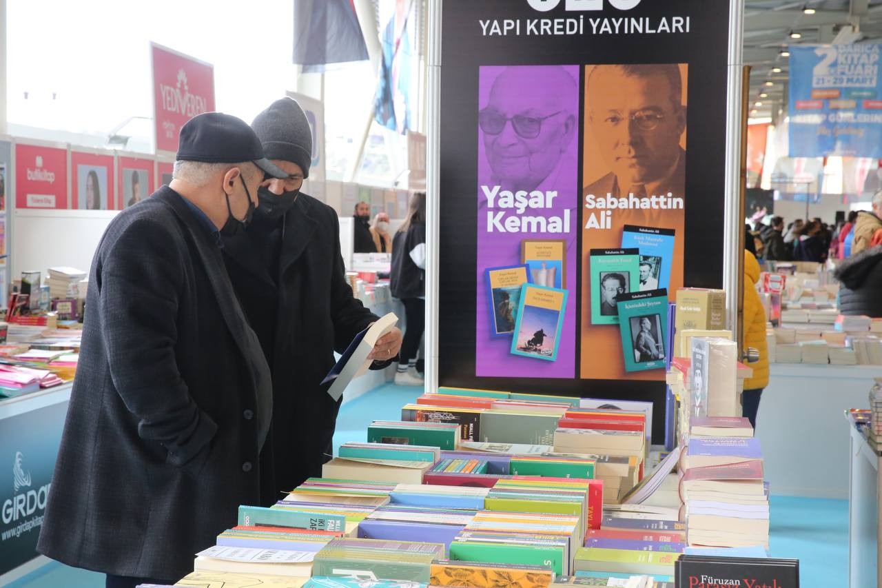 Kocaeli’nin Darıca ilçesinde ikincisi gerçekleştirilen kitap fuarına öğrenciler yoğun ilgi gösterdi. Darıca Belediye Başkanı Muzaffer Bıyık’ın ...