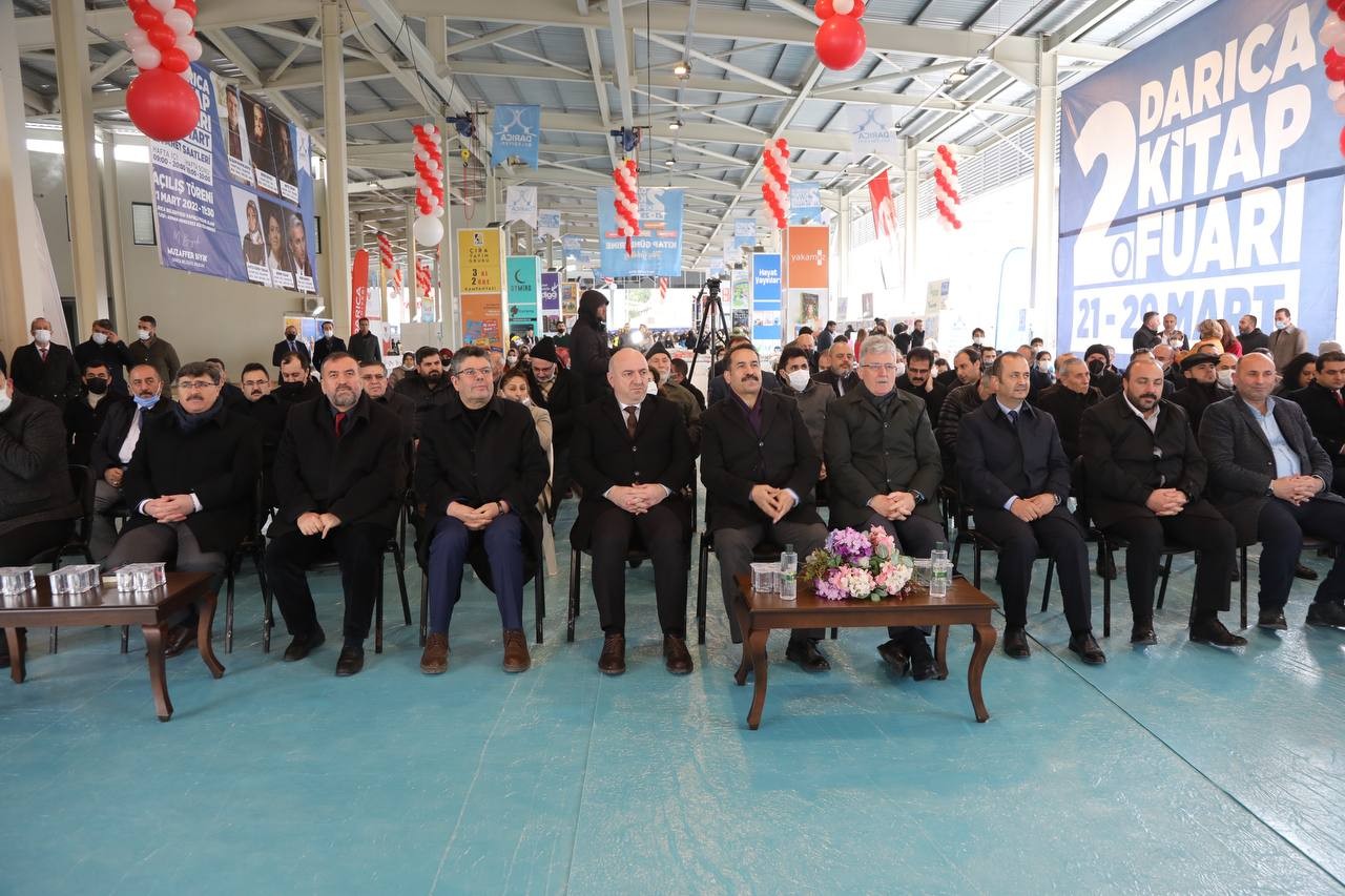 Kocaeli’nin Darıca ilçesinde ikincisi gerçekleştirilen kitap fuarına öğrenciler yoğun ilgi gösterdi. Darıca Belediye Başkanı Muzaffer Bıyık’ın ...