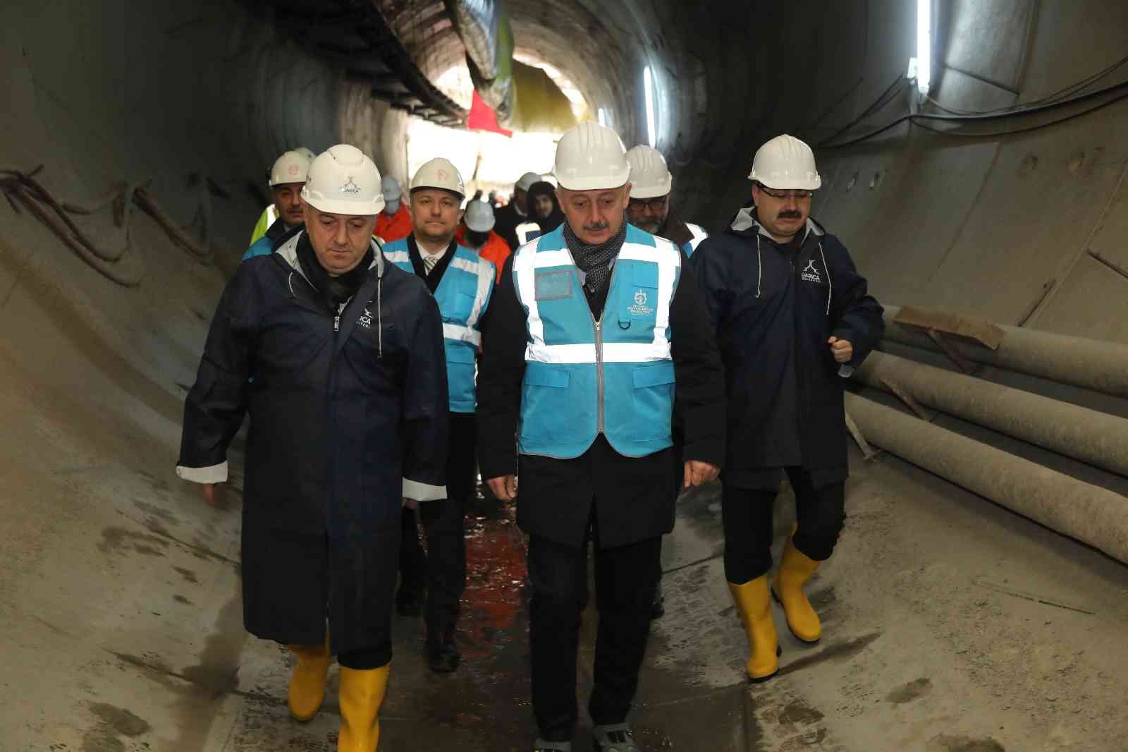 Kocaeli’de Gebze-Darıca arasında yapılan metro inşaatında çalışmalar hız kesmeden devam ediyor. Çalışmaları inceleyen Kocaeli Büyükşehir Belediye ...