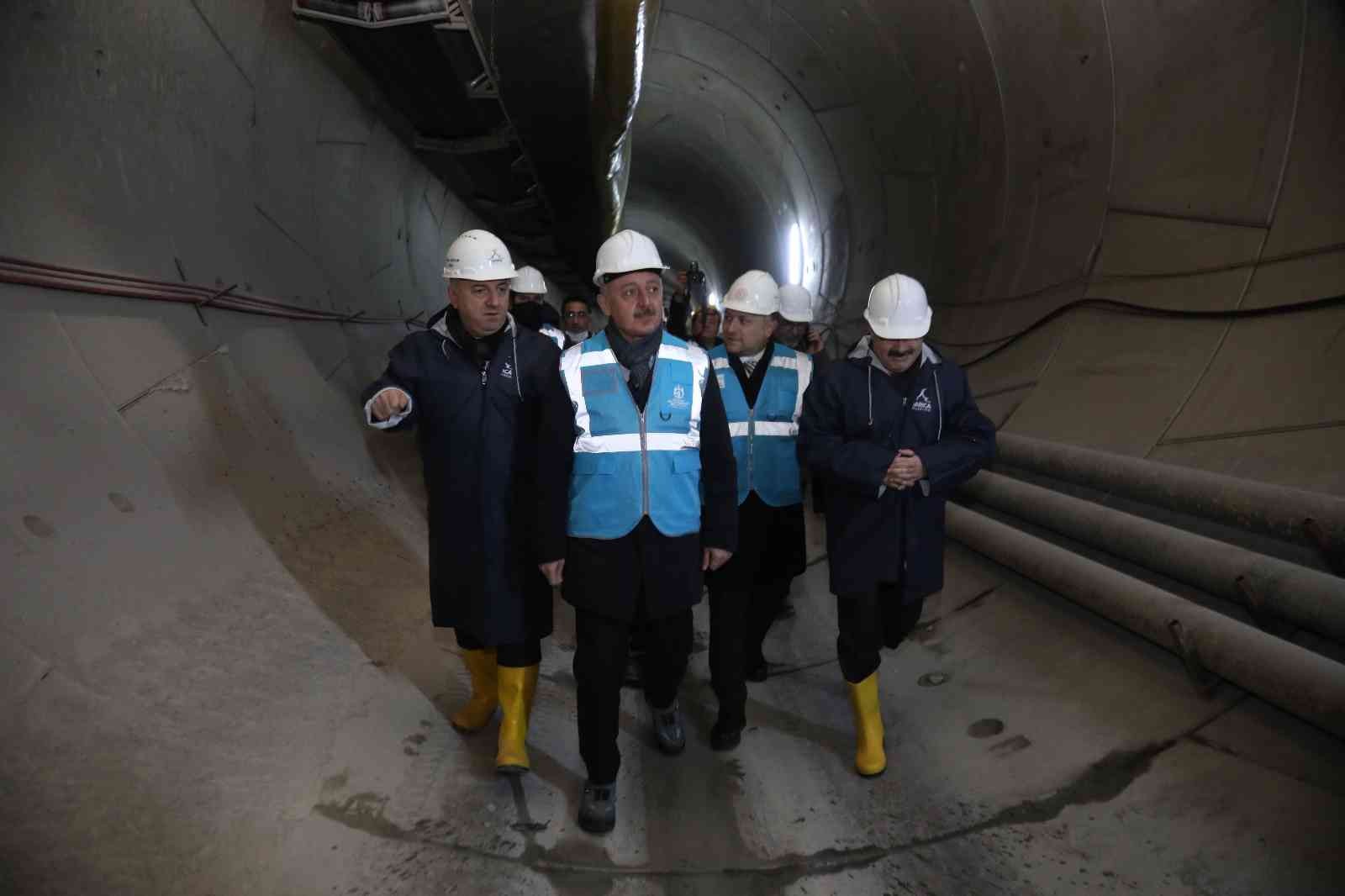 Kocaeli’de Gebze-Darıca arasında yapılan metro inşaatında çalışmalar hız kesmeden devam ediyor. Çalışmaları inceleyen Kocaeli Büyükşehir Belediye ...