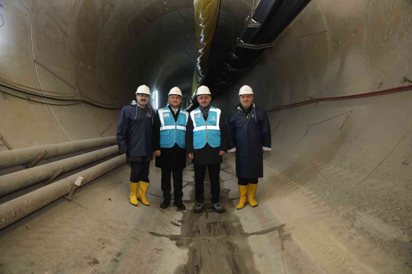 Kocaeli’de Gebze-Darıca arasında yapılan metro inşaatında çalışmalar hız kesmeden devam ediyor. Çalışmaları inceleyen Kocaeli Büyükşehir Belediye ...