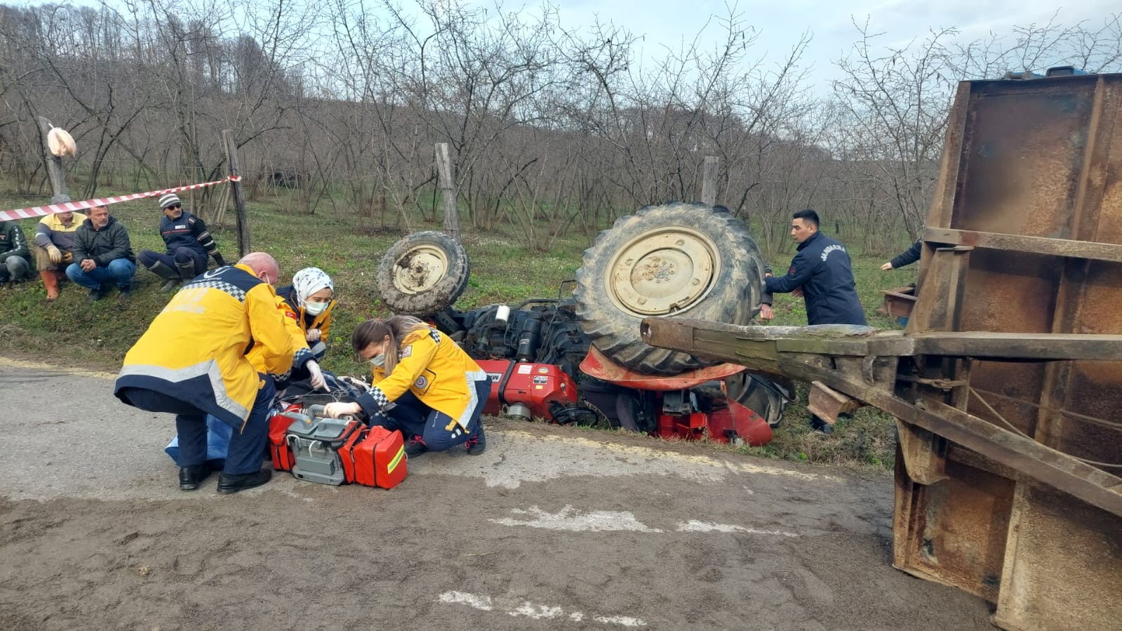 Sakarya’nın Kocaali ilçesinde sürücüsünün direksiyon hakimiyetini kaybetmesi neticesine kontrolden çıkan traktör devrildi. Ters dönen traktörün ...