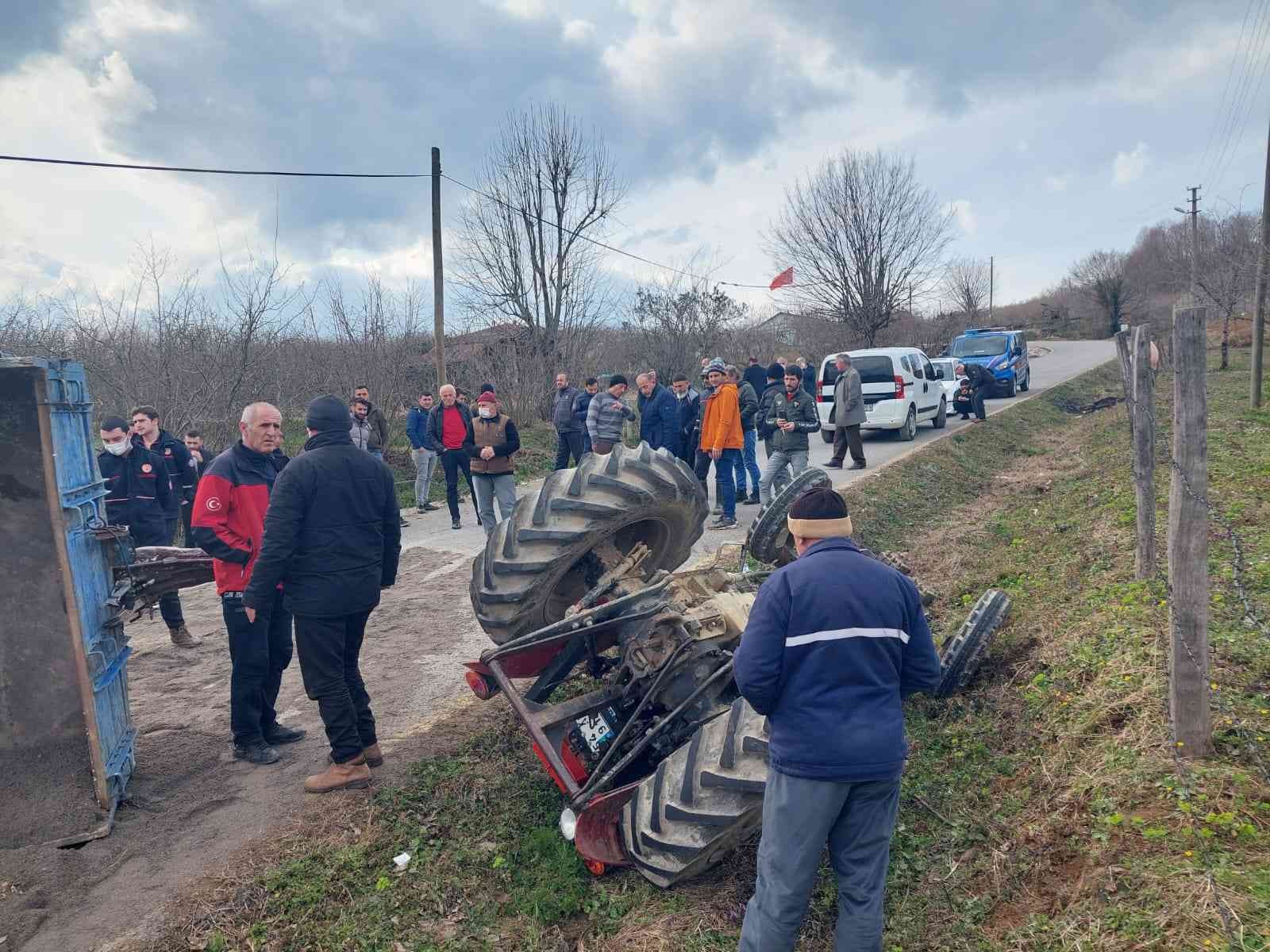 Sakarya’nın Kocaali ilçesinde sürücüsünün direksiyon hakimiyetini kaybetmesi neticesine kontrolden çıkan traktör devrildi. Ters dönen traktörün ...