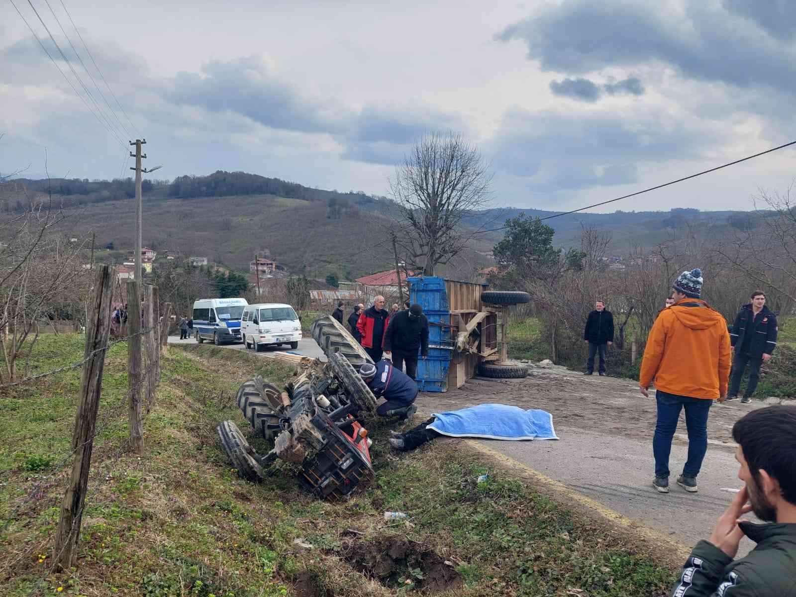 Sakarya’nın Kocaali ilçesinde sürücüsünün direksiyon hakimiyetini kaybetmesi neticesine kontrolden çıkan traktör devrildi. Ters dönen traktörün ...