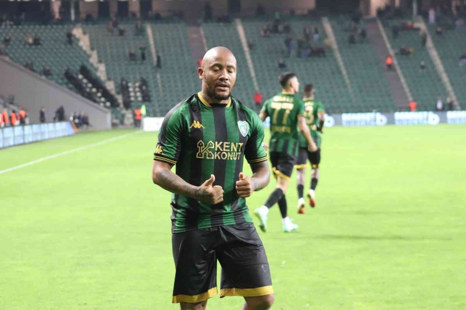 Kocaelispor’dan ayrılarak Çin ekibi CC Yatai’ye transfer olan Dino Ndlovu transferinde detaylar ortaya çıktı. Körfez ekibinde 300 bin Euro’ya ...