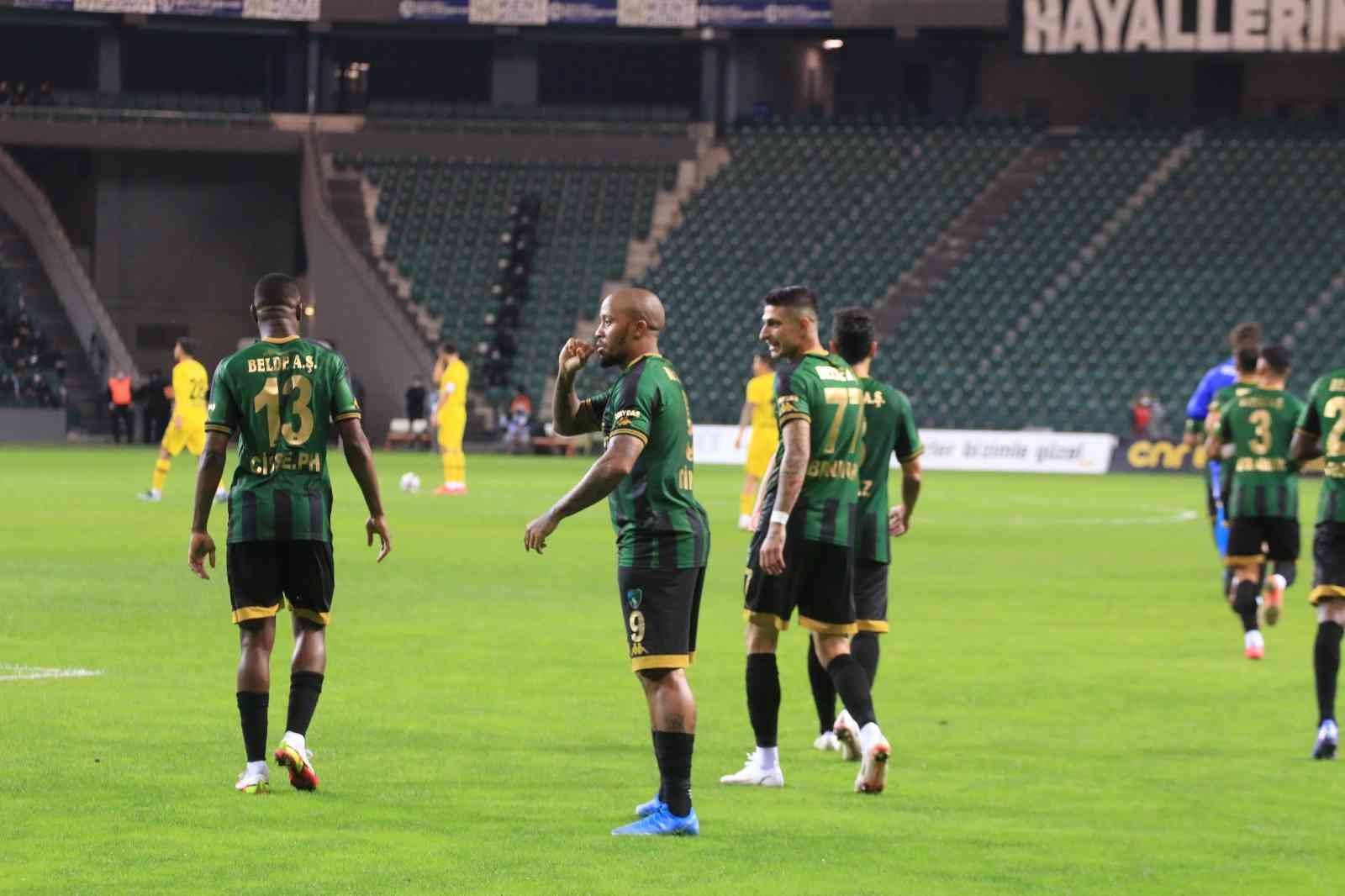 Kocaelispor’dan ayrılarak Çin ekibi CC Yatai’ye transfer olan Dino Ndlovu transferinde detaylar ortaya çıktı. Körfez ekibinde 300 bin Euro’ya ...