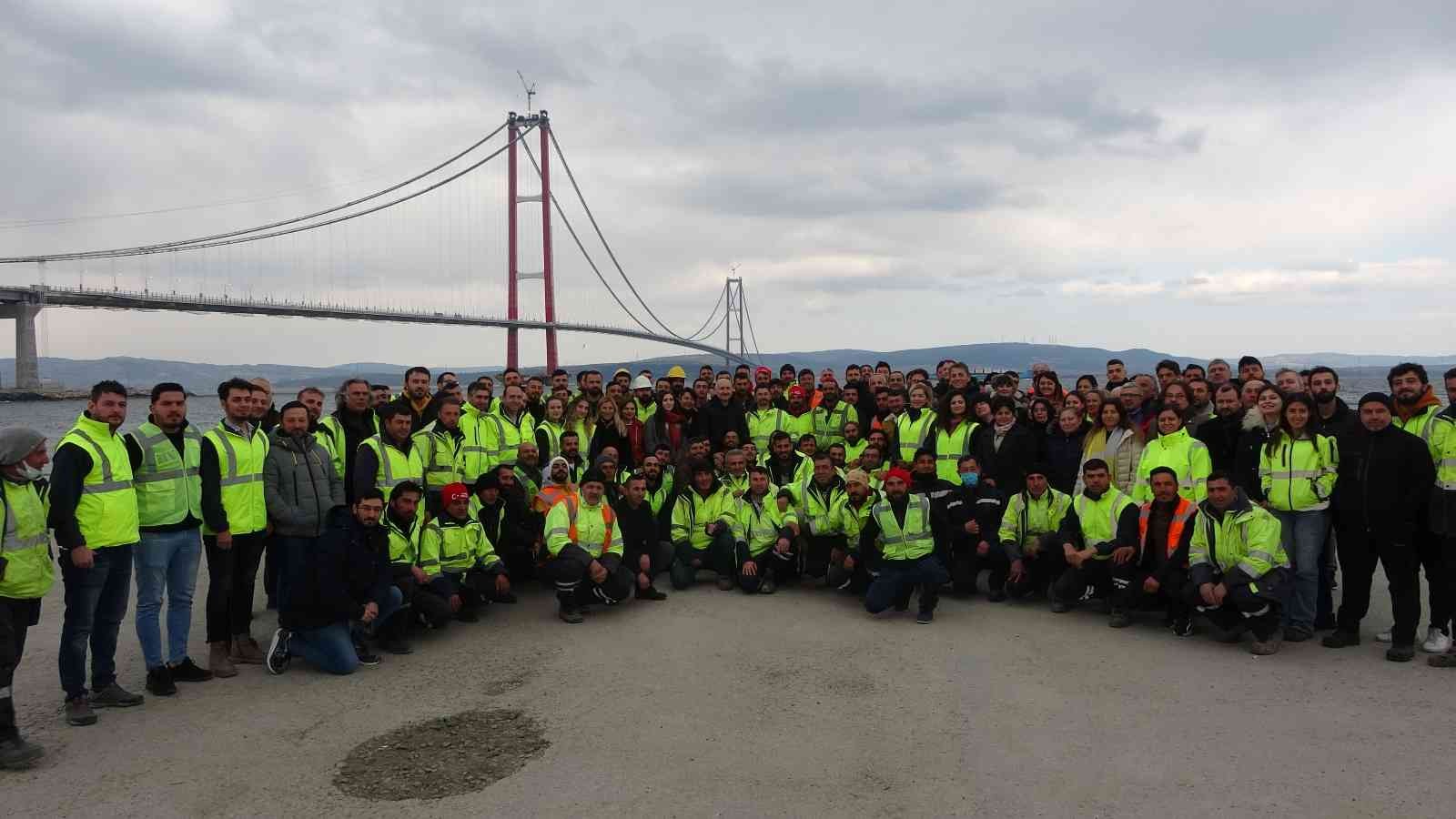 Cumhurbaşkanı Recep Tayyip Erdoğan dün açılışını yaptığı 1915 Çanakkale Köprüsü’nün çalışanları telefonda görüştü. Ulaştırma ve Altyapı Bakanı ...