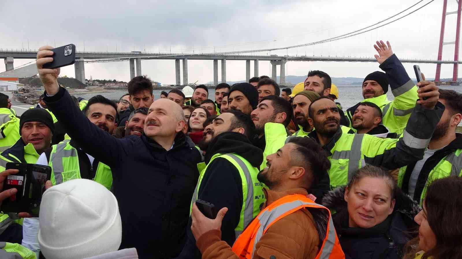 Cumhurbaşkanı Recep Tayyip Erdoğan dün açılışını yaptığı 1915 Çanakkale Köprüsü’nün çalışanları telefonda görüştü. Ulaştırma ve Altyapı Bakanı ...