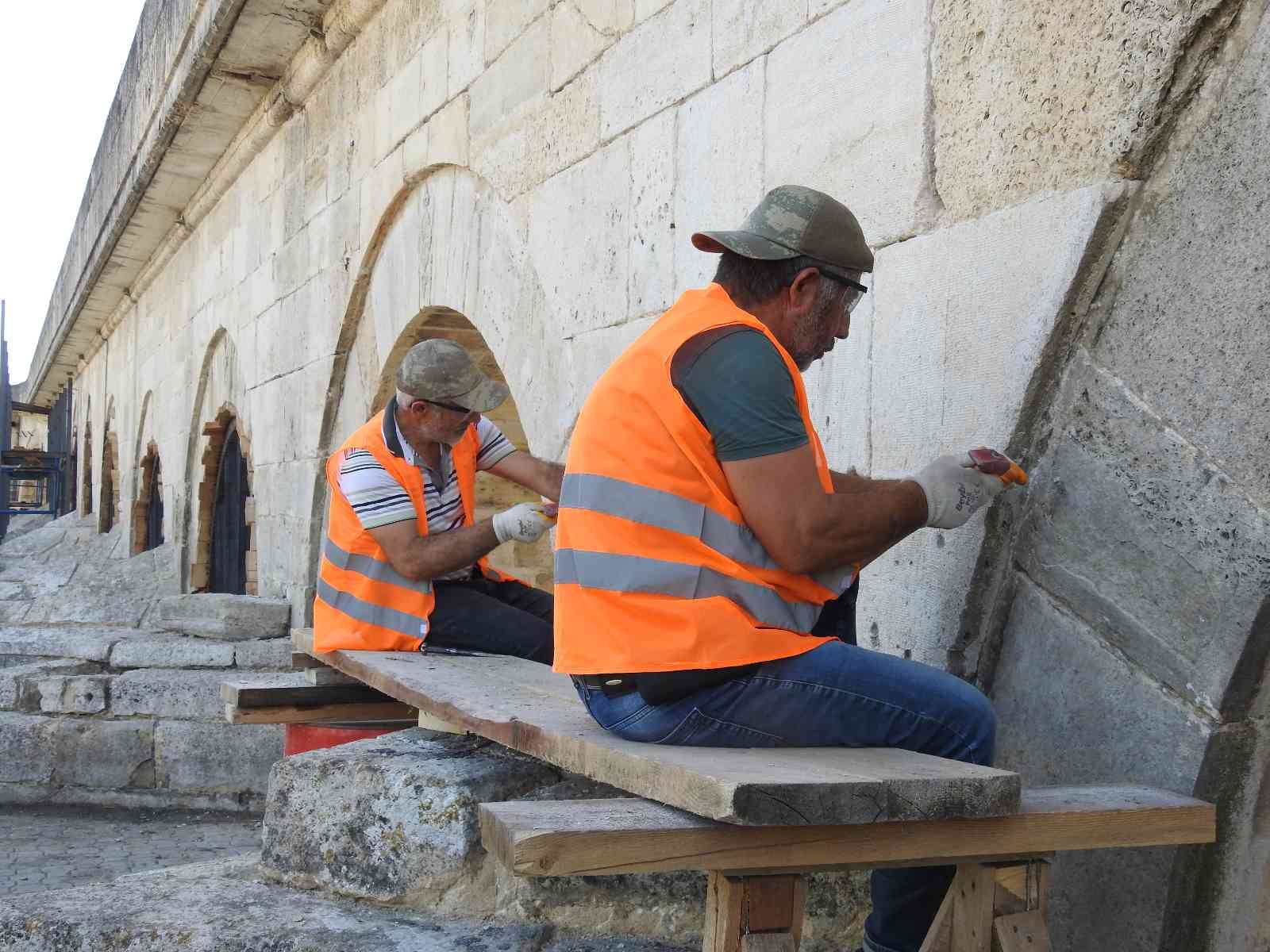 Bin 392 metre uzunluğunda ve 174 kemeri ile dünyanın en uzun taş köprüsü olma özelliğine sahip Uzunköprü’de aslına uygun şekilde başlayan ...