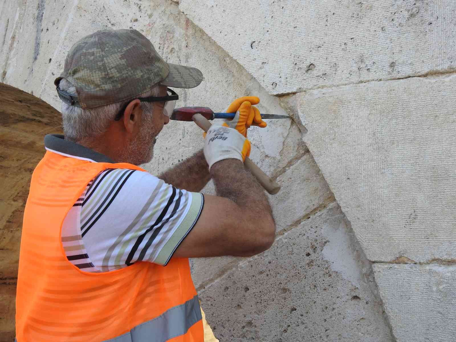 Bin 392 metre uzunluğunda ve 174 kemeri ile dünyanın en uzun taş köprüsü olma özelliğine sahip Uzunköprü’de aslına uygun şekilde başlayan ...