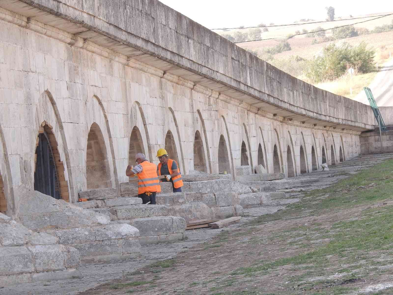 Bin 392 metre uzunluğunda ve 174 kemeri ile dünyanın en uzun taş köprüsü olma özelliğine sahip Uzunköprü’de aslına uygun şekilde başlayan ...