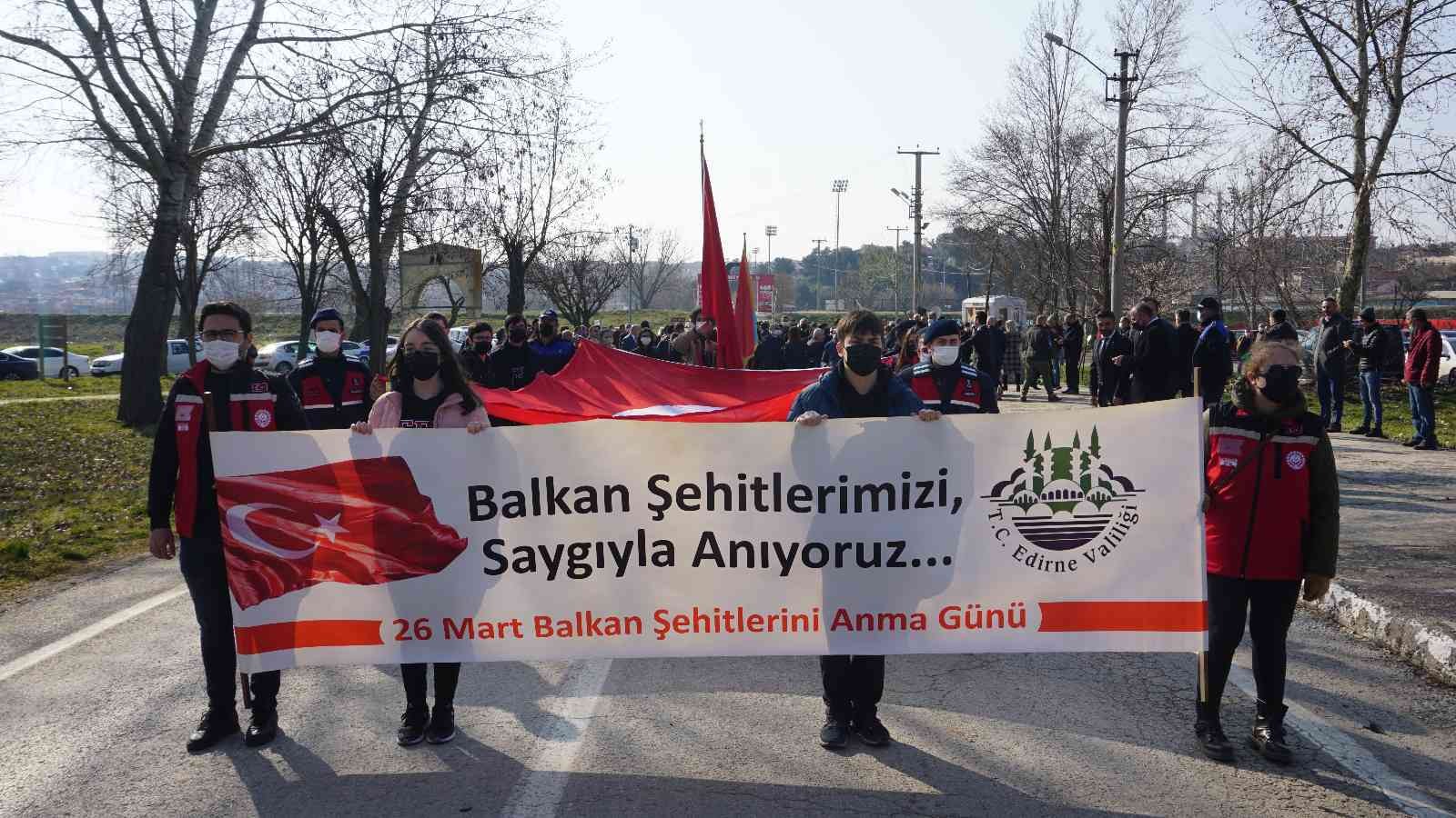 Edirne’de ’26 Mart Balkan Şehitleri’ni Anma Günü’ dolayısıyla tören düzenlendi. Anma Günü dolayısıyla Kanuni Köprüsü’nden Sarayiçi’nde bulunan ...