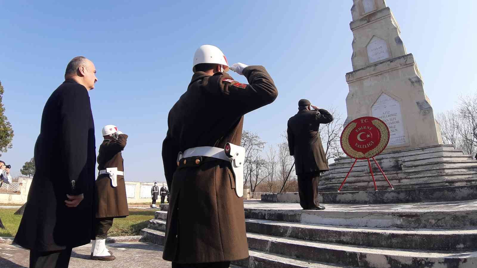 Edirne’de ’26 Mart Balkan Şehitleri’ni Anma Günü’ dolayısıyla tören düzenlendi. Anma Günü dolayısıyla Kanuni Köprüsü’nden Sarayiçi’nde bulunan ...