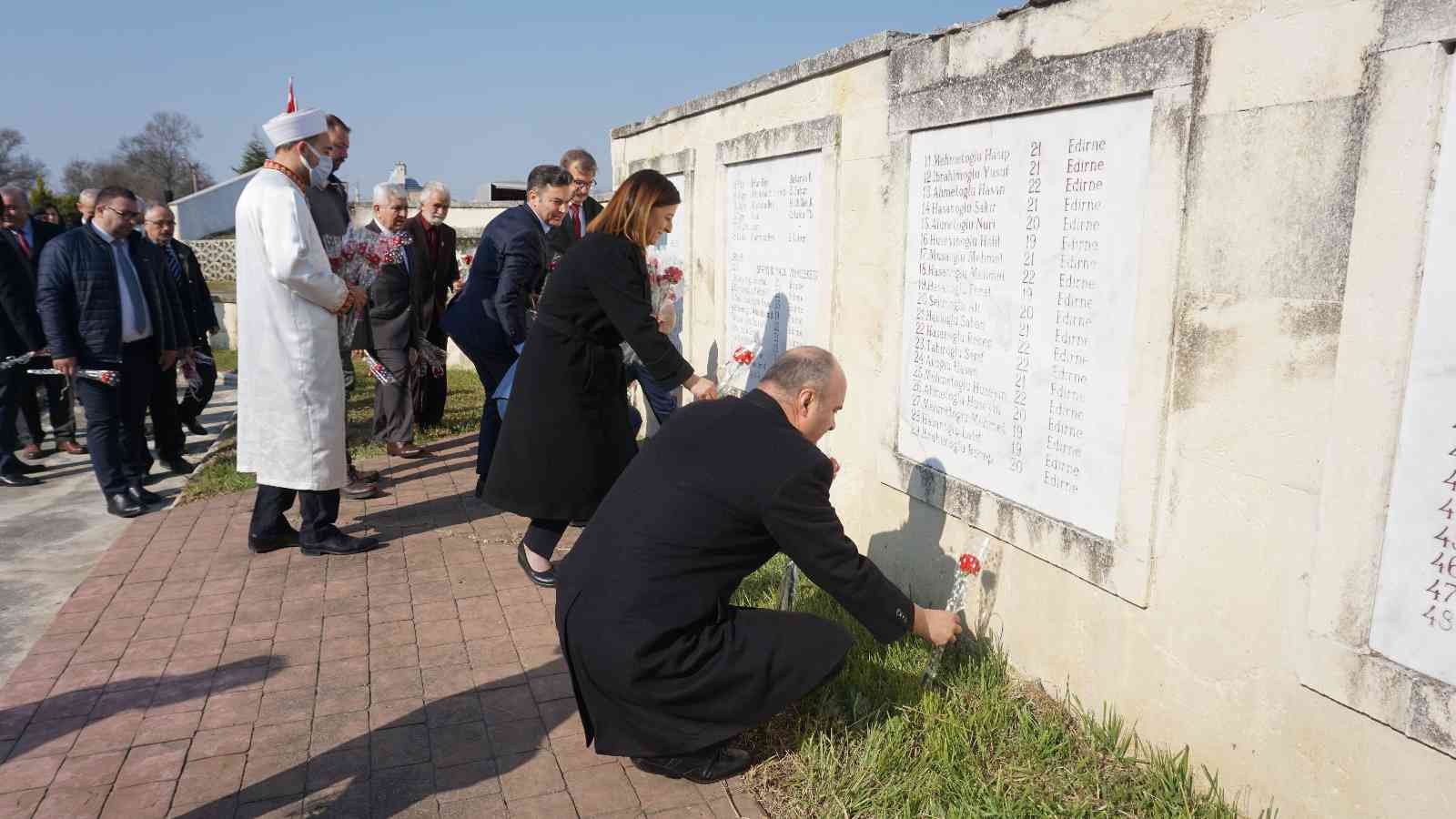 Edirne’de ’26 Mart Balkan Şehitleri’ni Anma Günü’ dolayısıyla tören düzenlendi. Anma Günü dolayısıyla Kanuni Köprüsü’nden Sarayiçi’nde bulunan ...