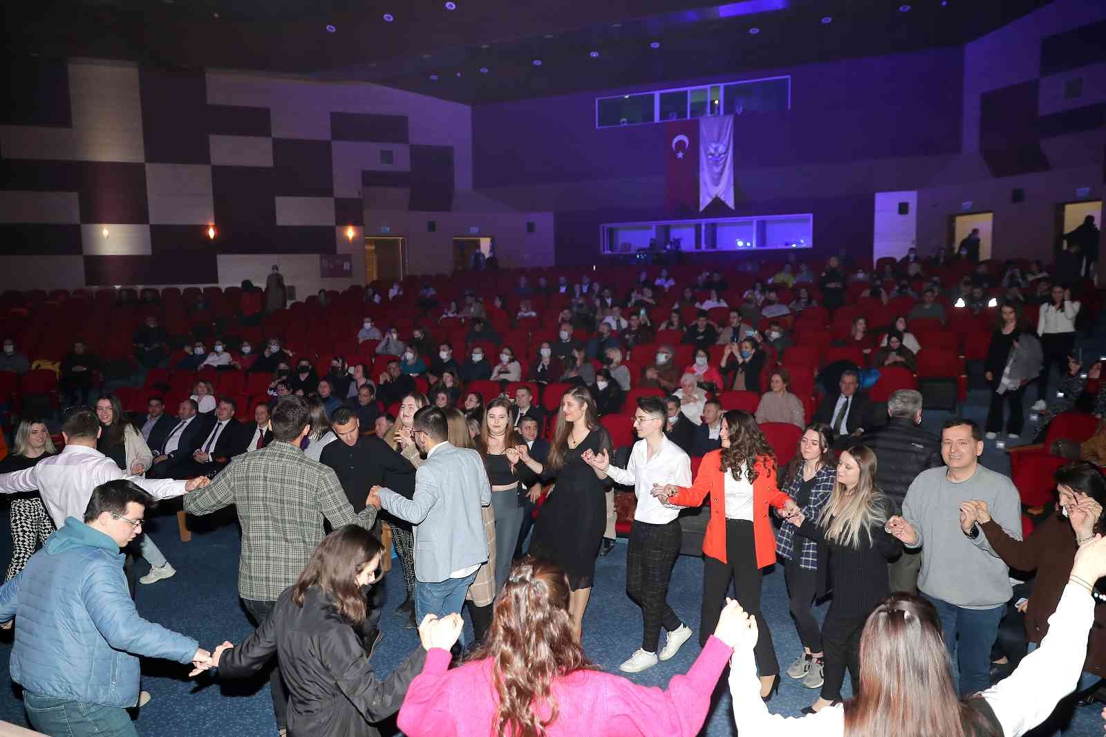 Trakya Üniversitesi (TÜ) ve Bulgaristan Türkleri Öğrenci topluluğu organizasyonu, Edirne Valiliği ile Kırcaali Belediyesi destekleriyle ...